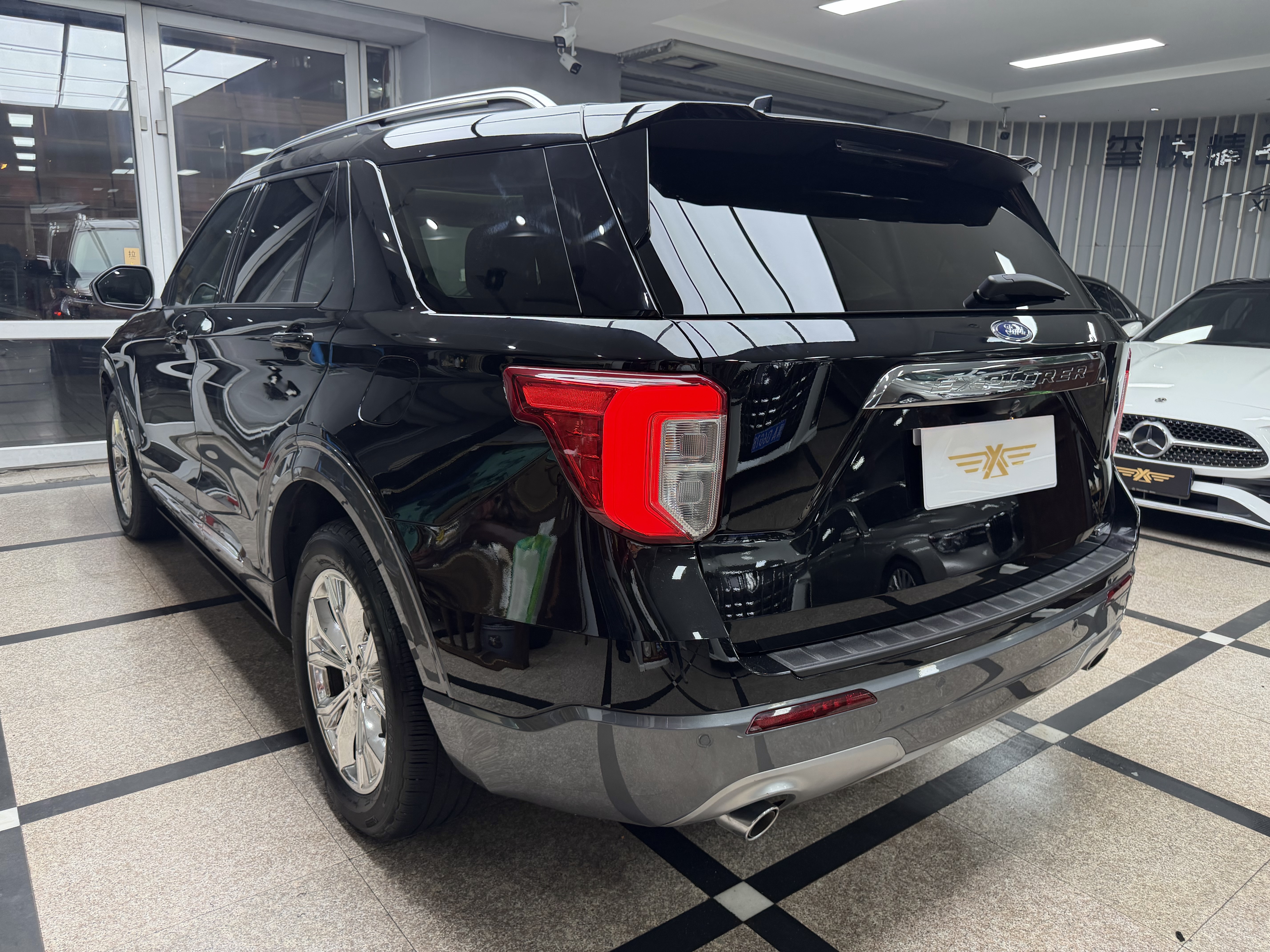 Ford Explorer 2022 car image #6