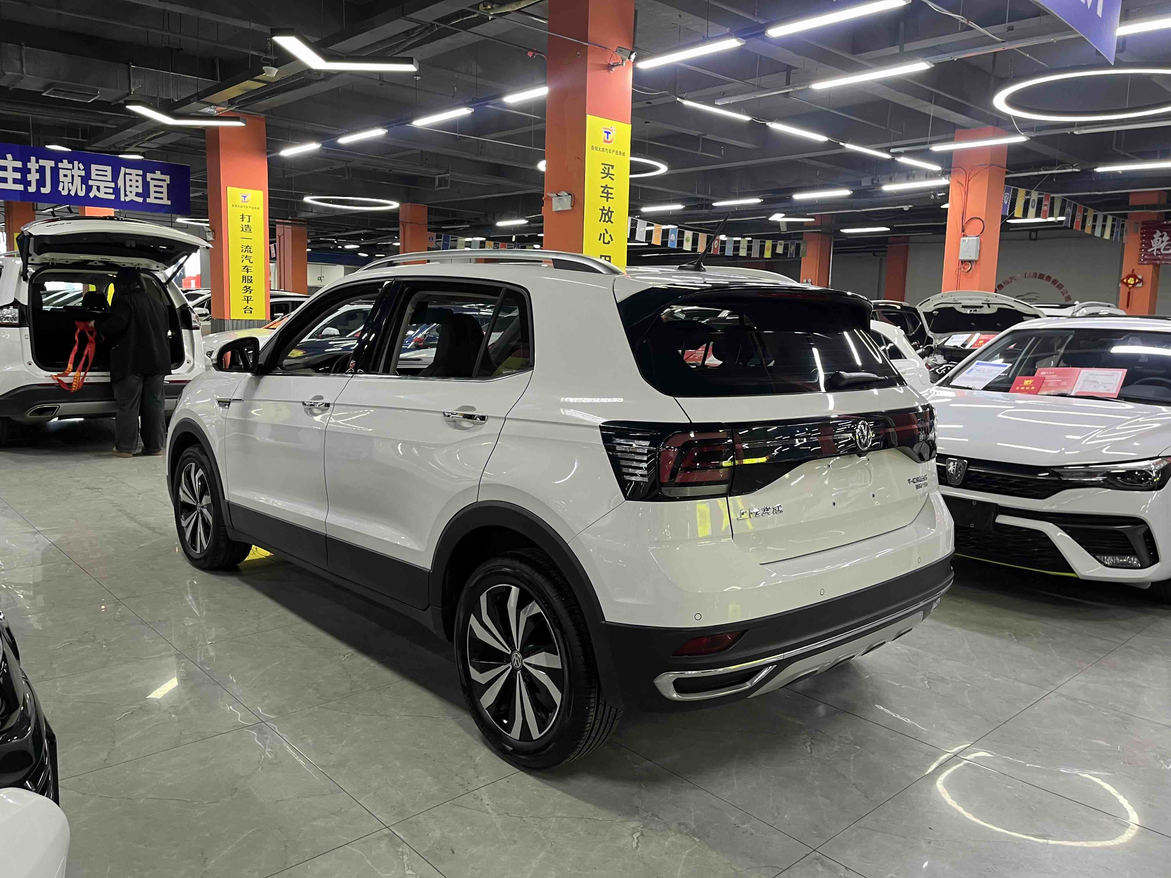 Volkswagen T-Cross 2020 #6 Volkswagen T-Cross 2020 car image #6