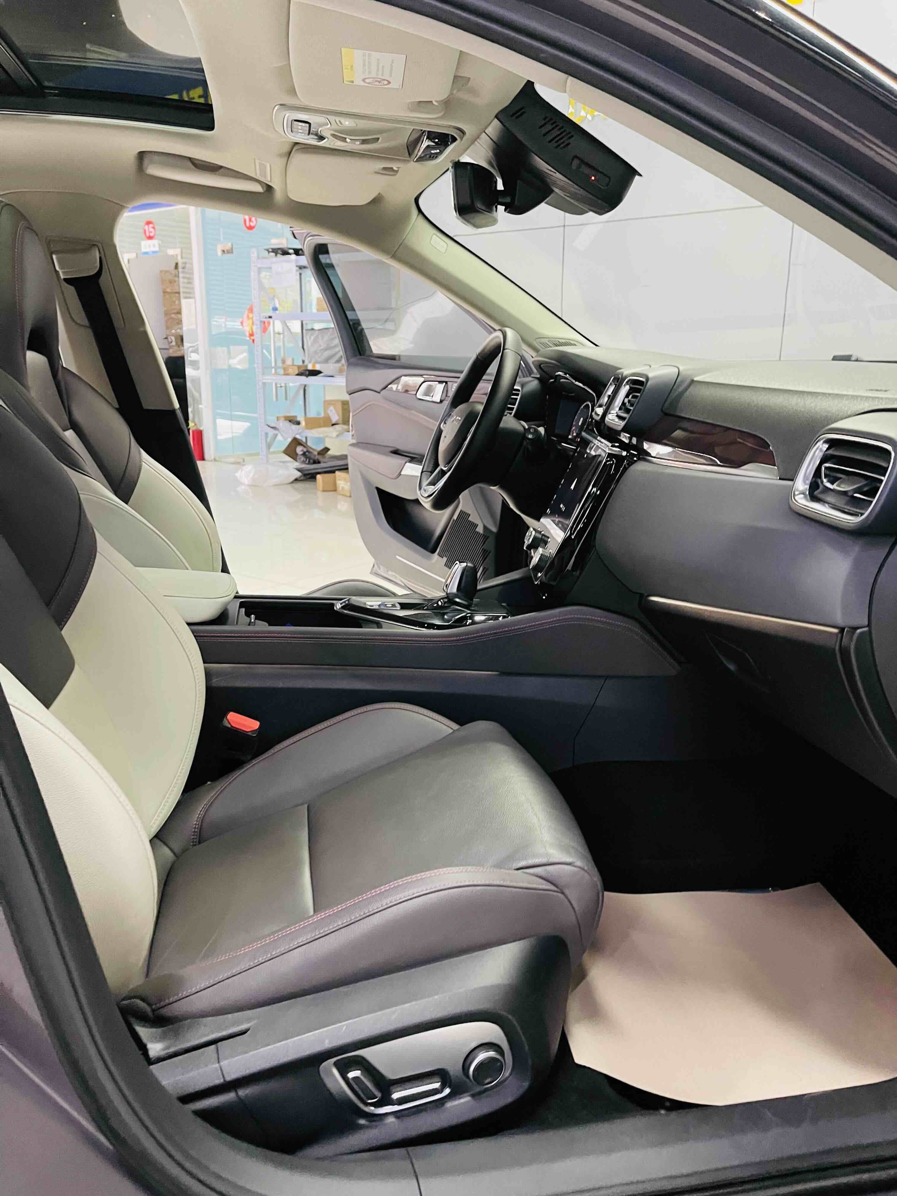 Lynk & Co 2020 car image #6