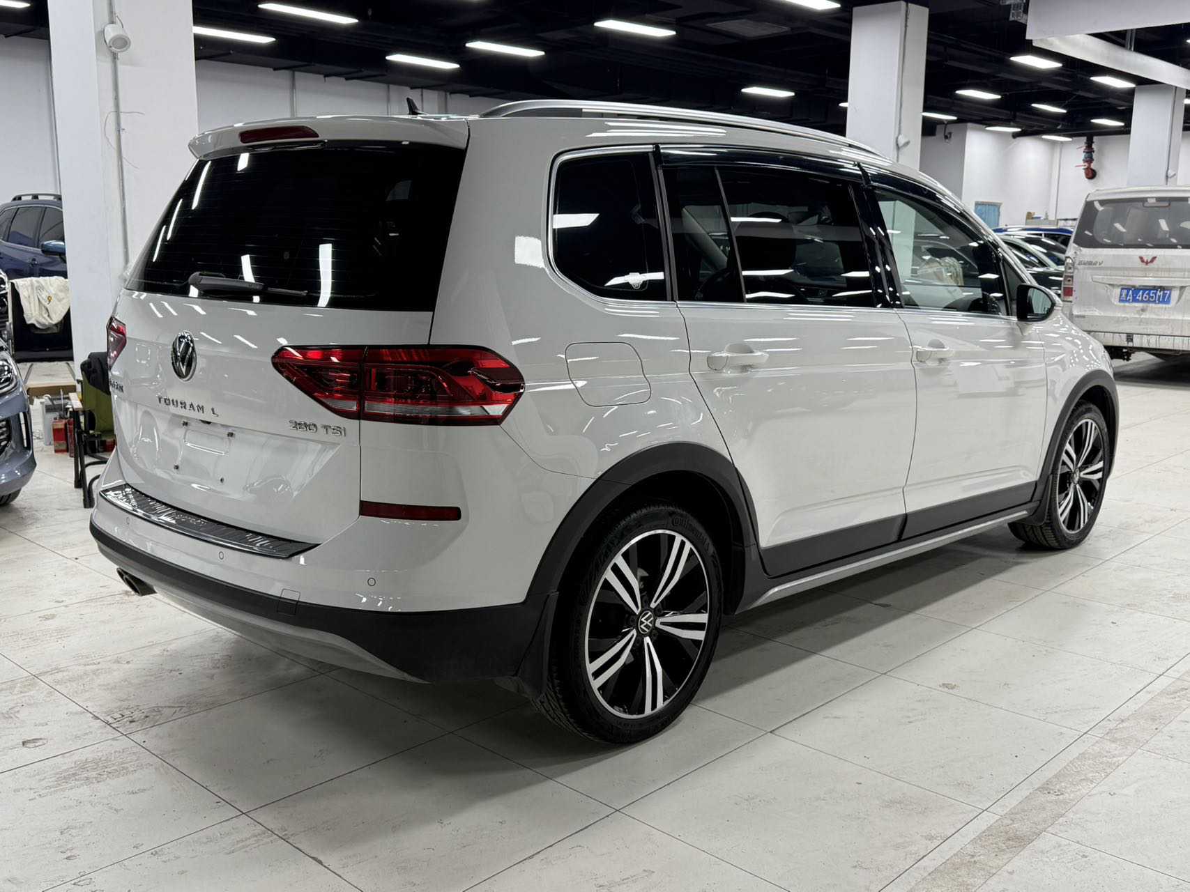 Volkswagen Touran 2022 car image #6