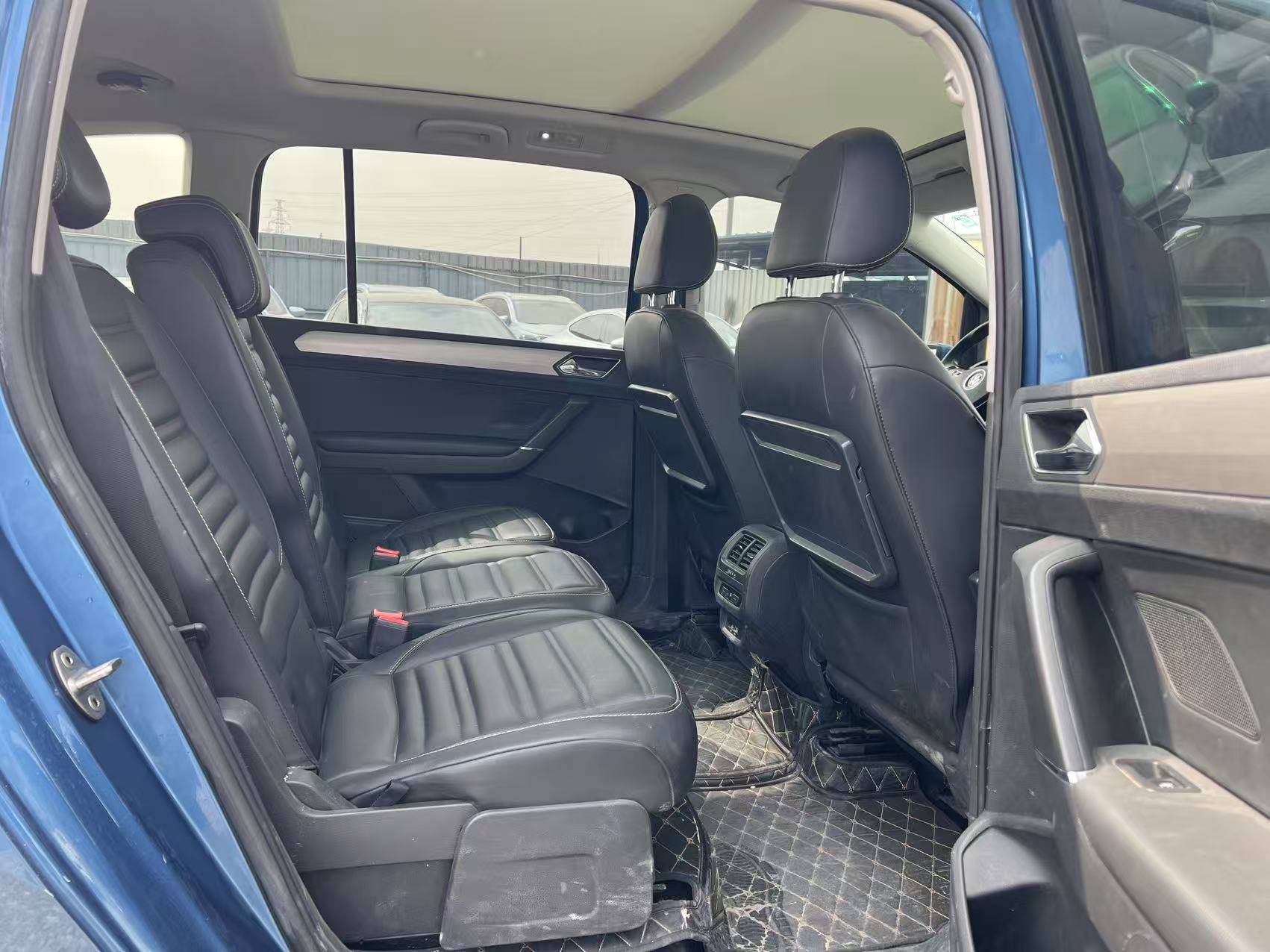 Volkswagen Touran 2022 immagine di auto #6