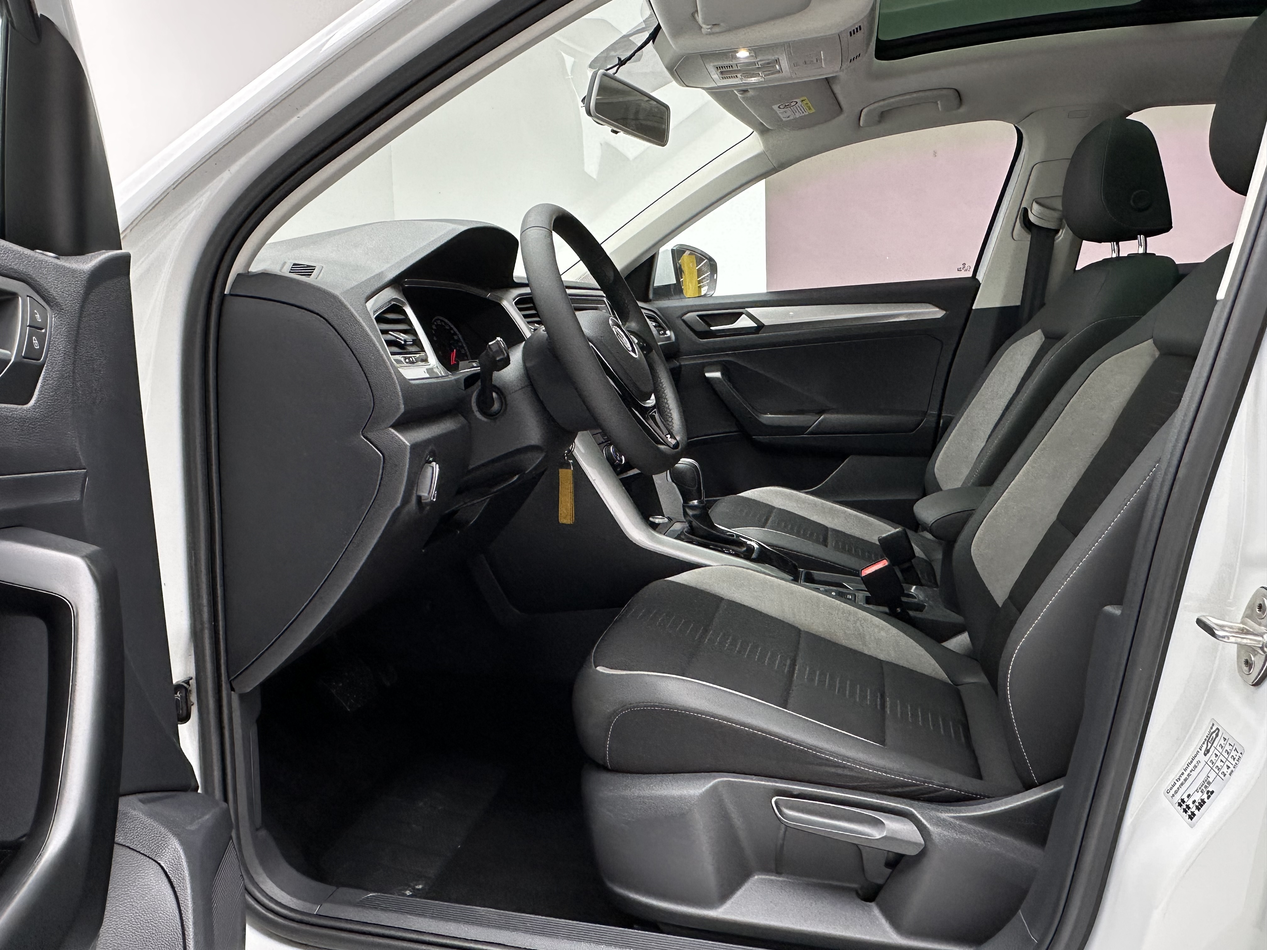 Volkswagen T-Roc 2020 #6 Volkswagen T-Roc 2020 car image #6
