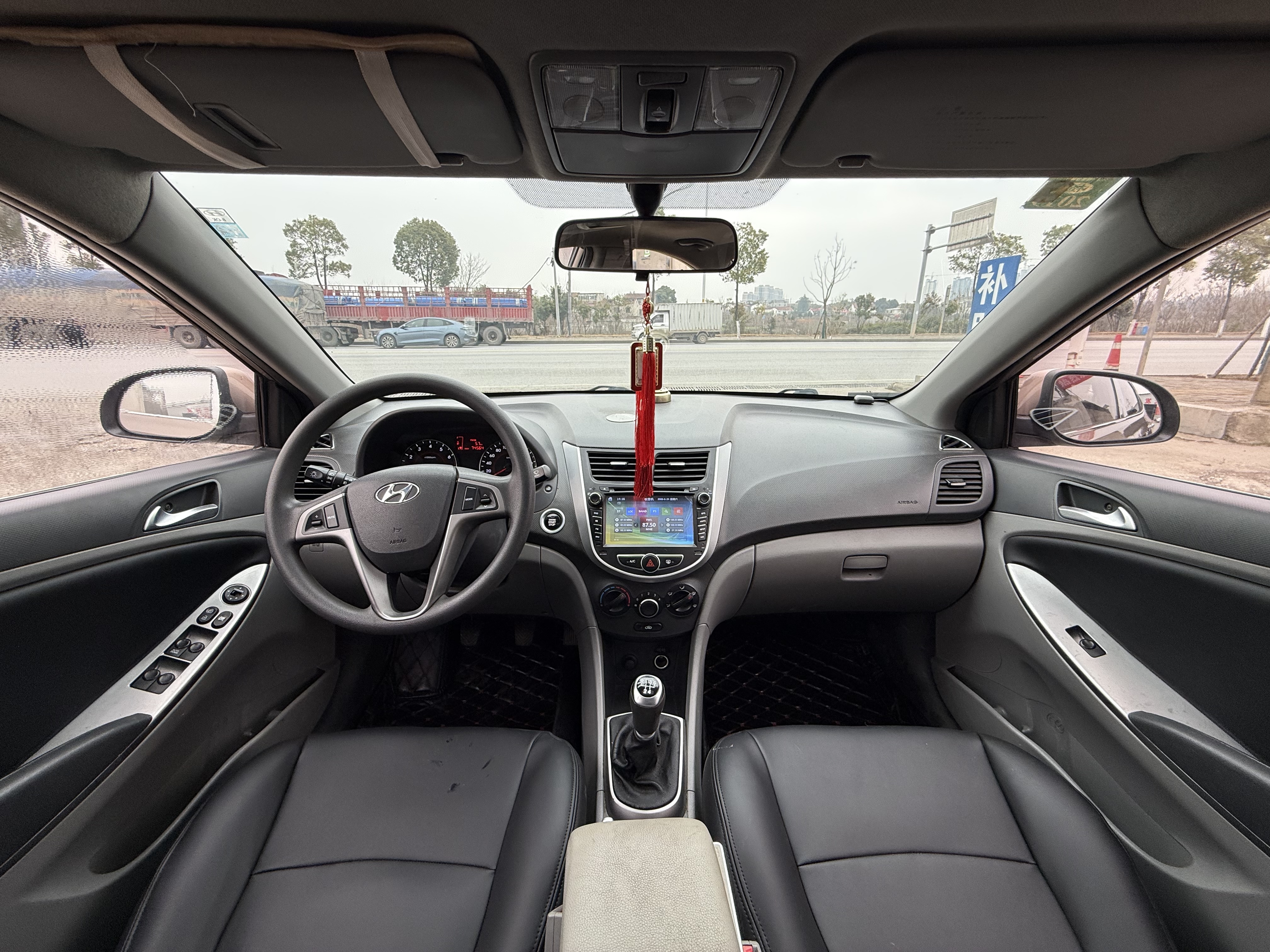 Hyundai Reina 2015 #6 Hyundai Reina 2015 car image #6