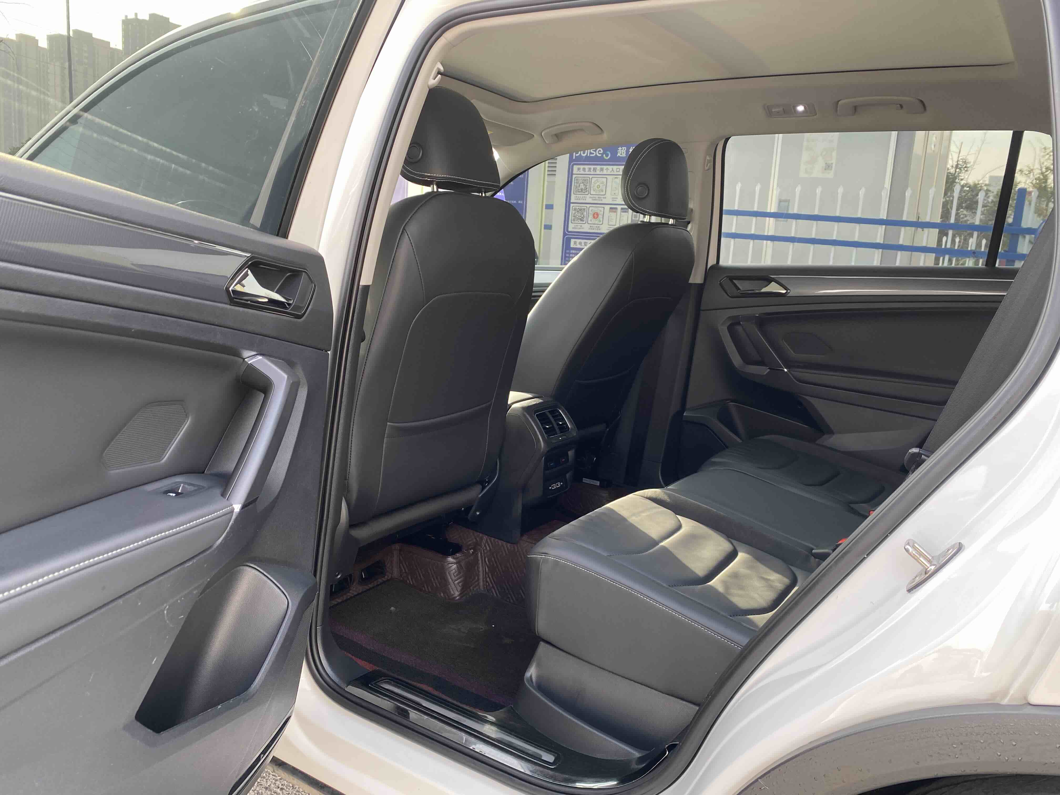 Volkswagen Tiguan L 2021 car image #6