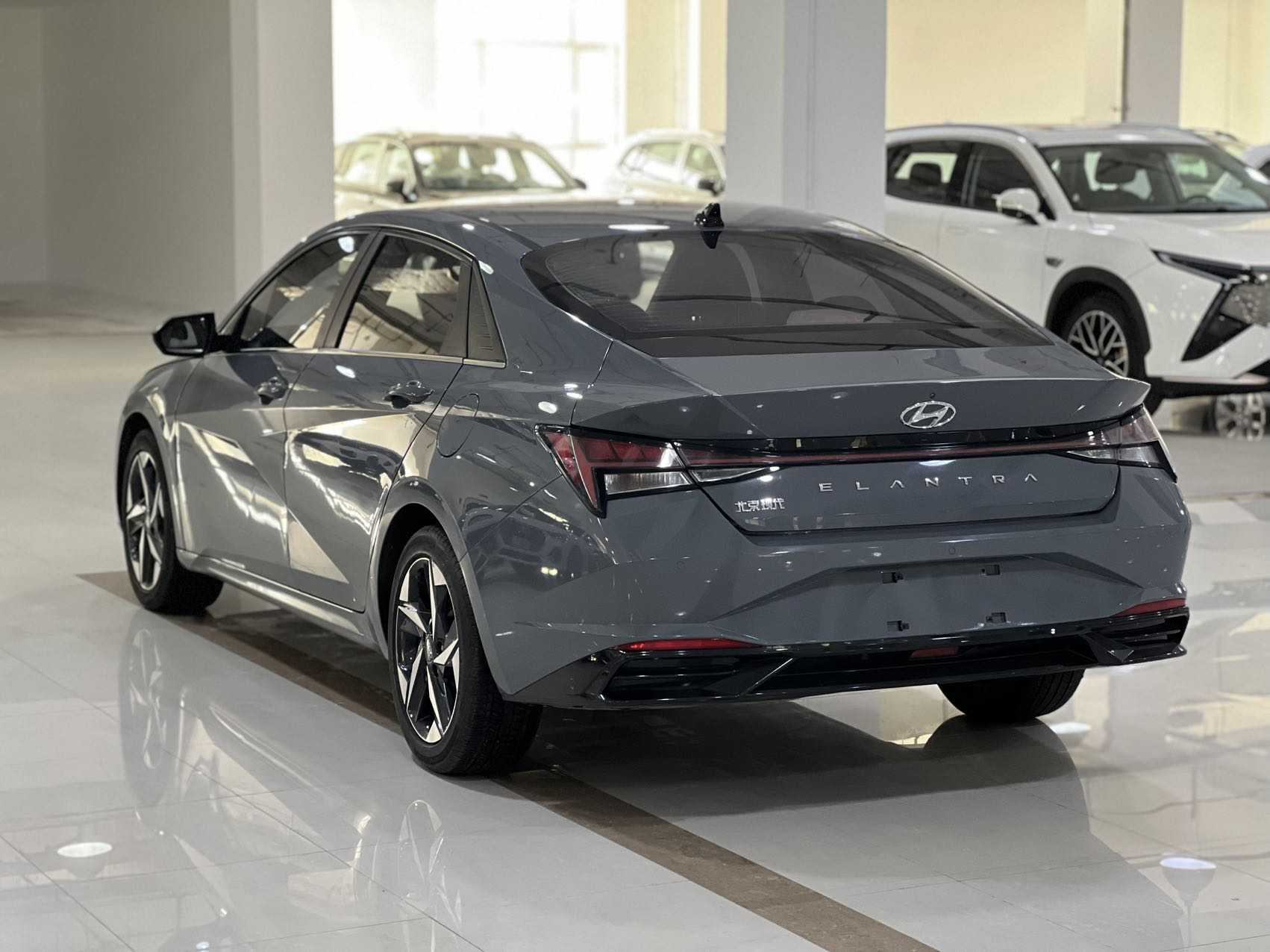 Hyundai Elantra 2021 immagine di auto #6