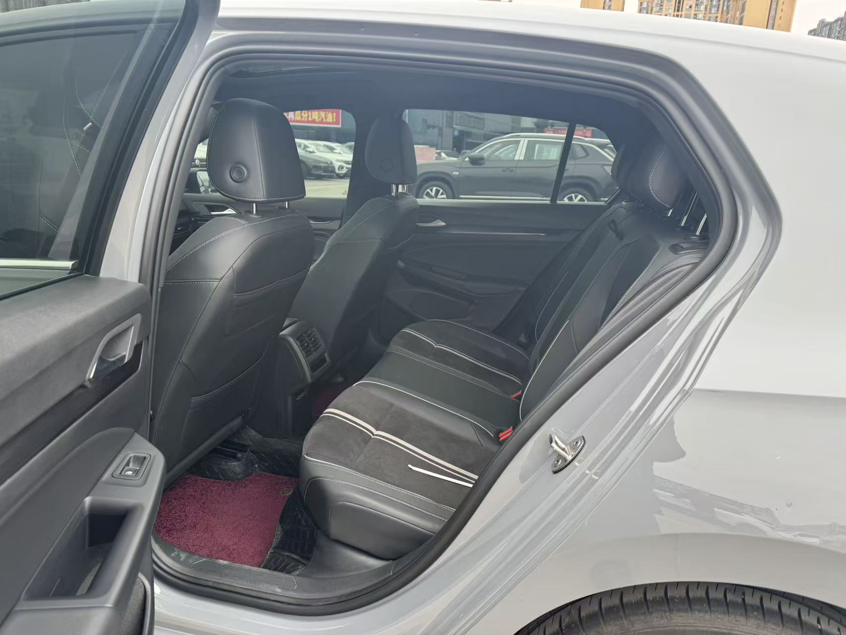 Volkswagen Golf 2022 car image #6