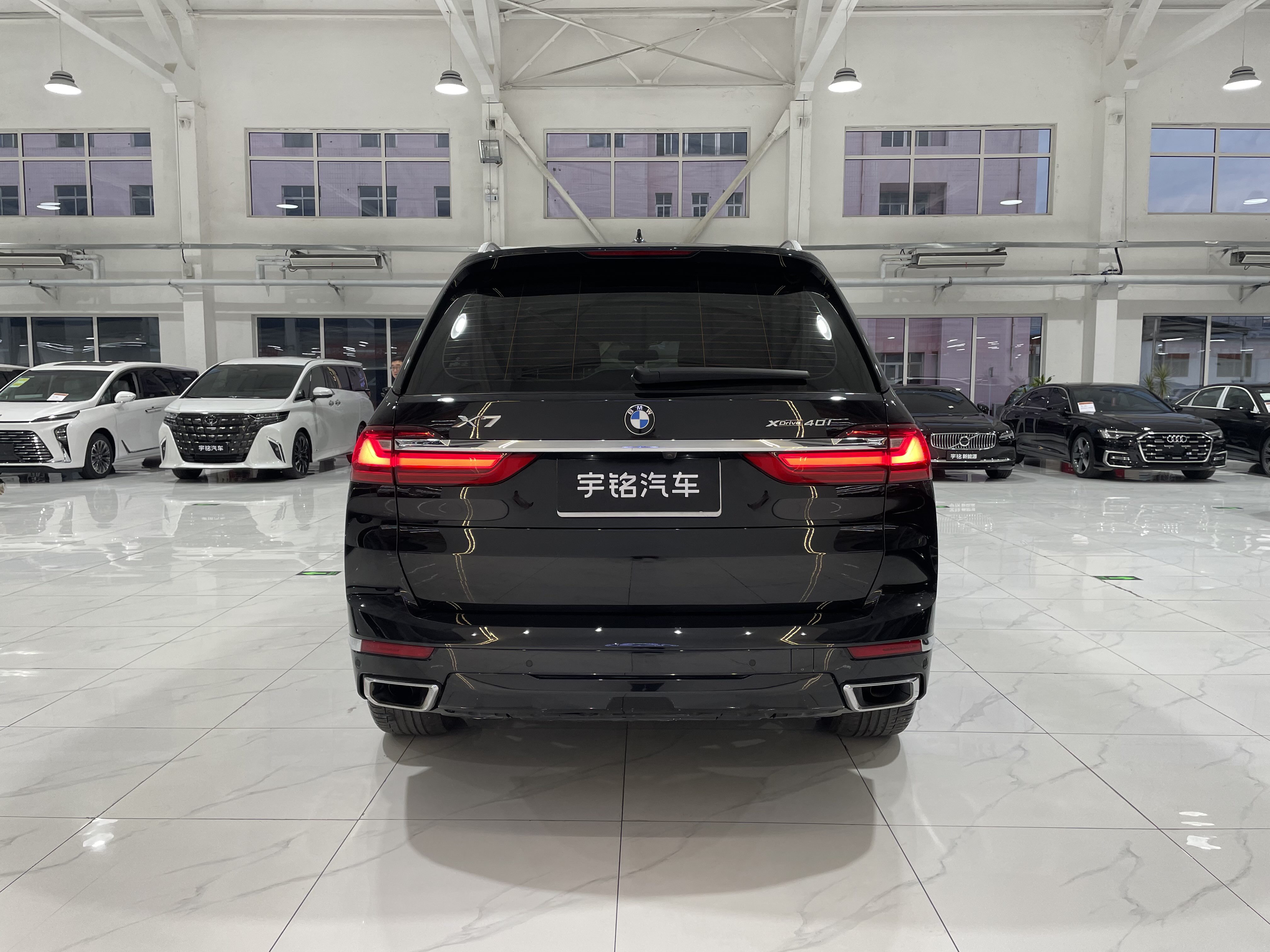 BMW X7 M60i 2021 car image #6