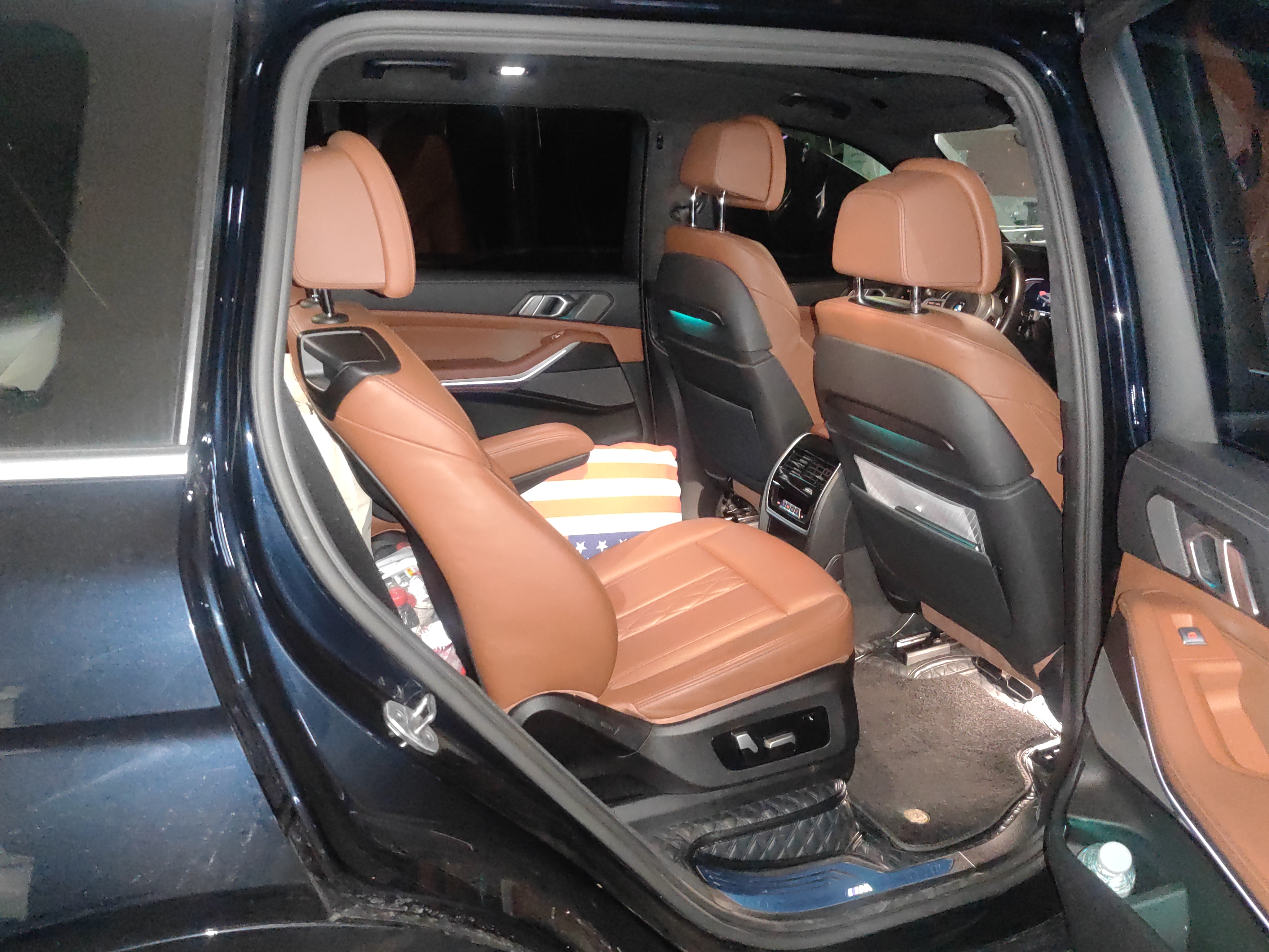 BMW X7 M60i 2021 #6 BMW X7 M60i 2021 car image #6