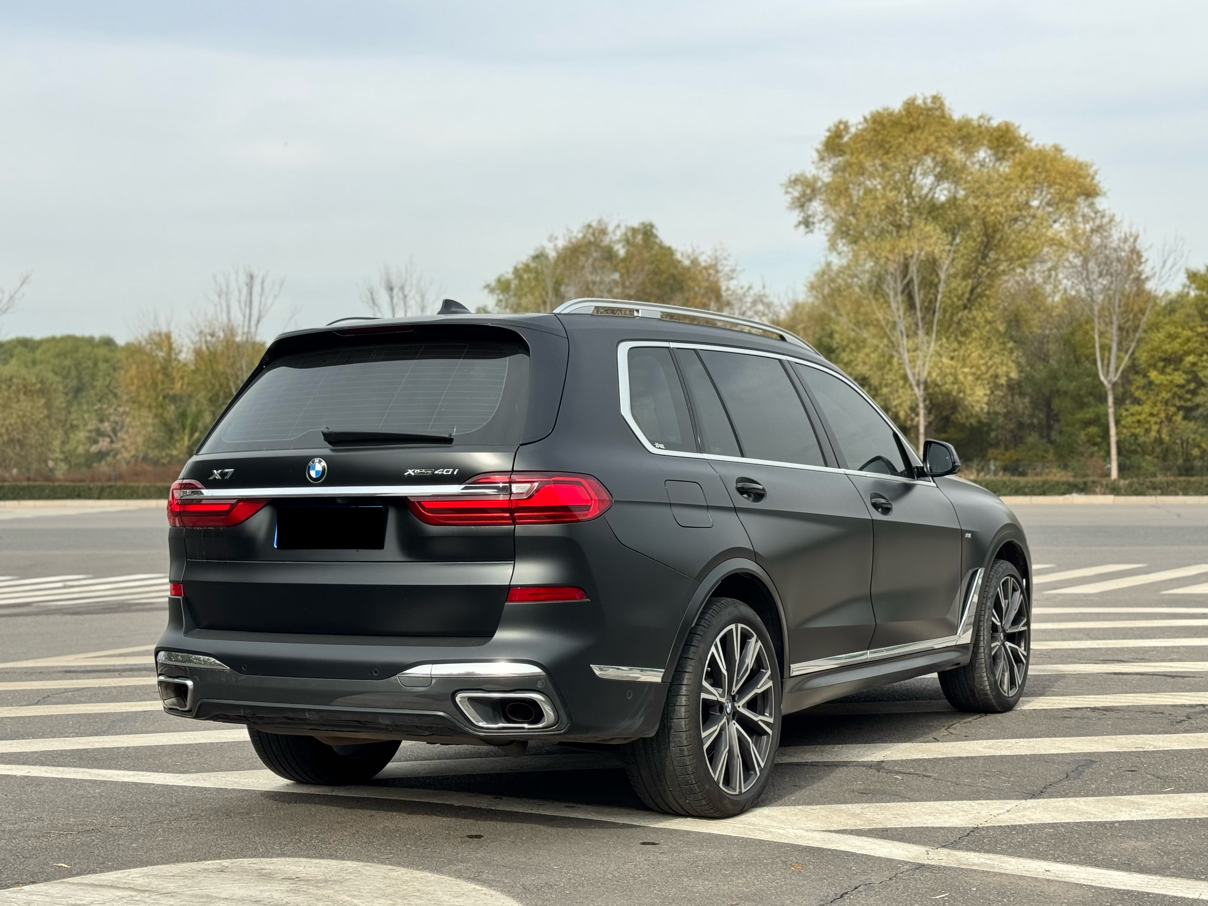BMW X7 M60i 2021 car image #6