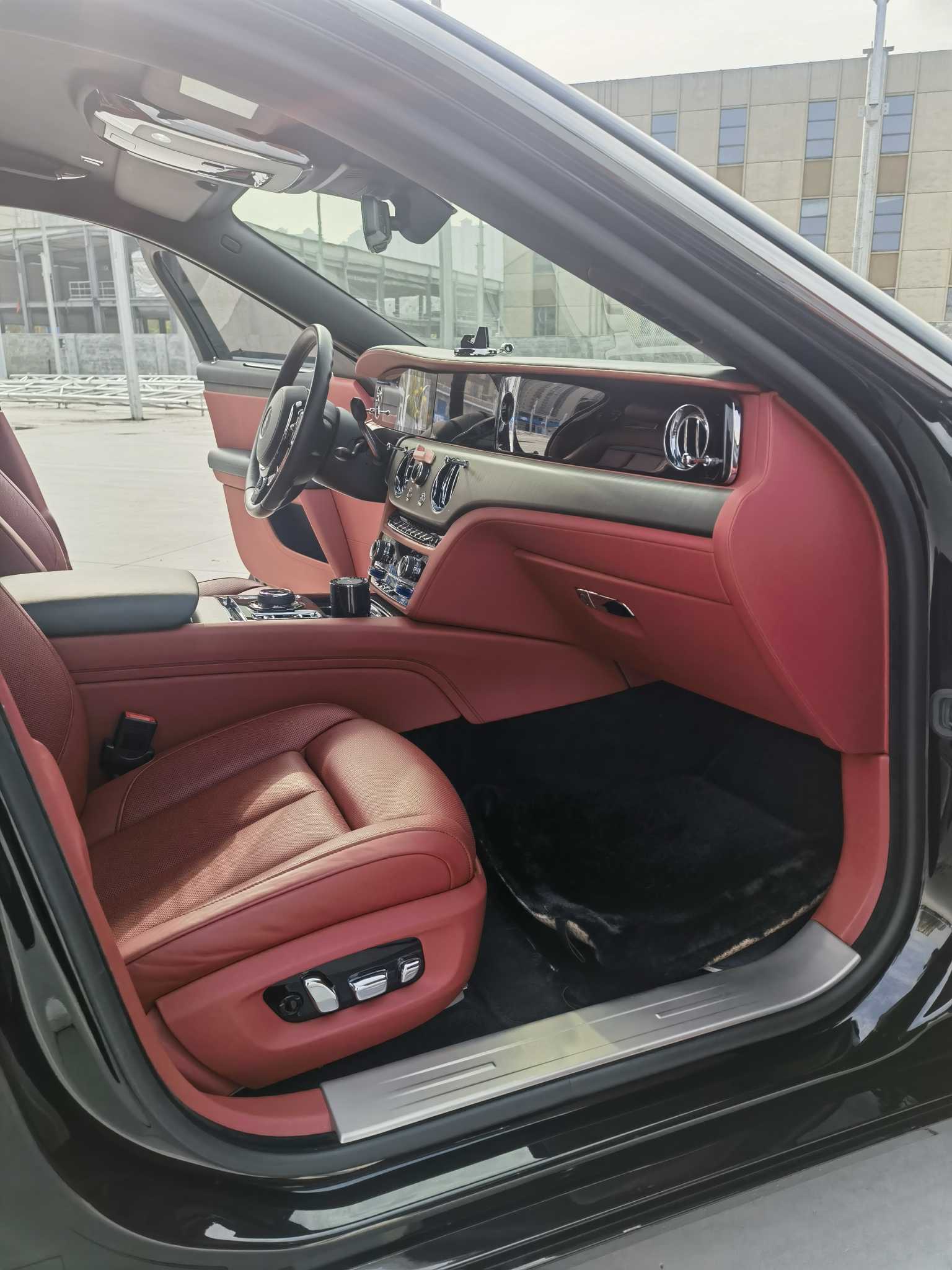 劳斯莱斯 古思特 2021 汽车图片 #6