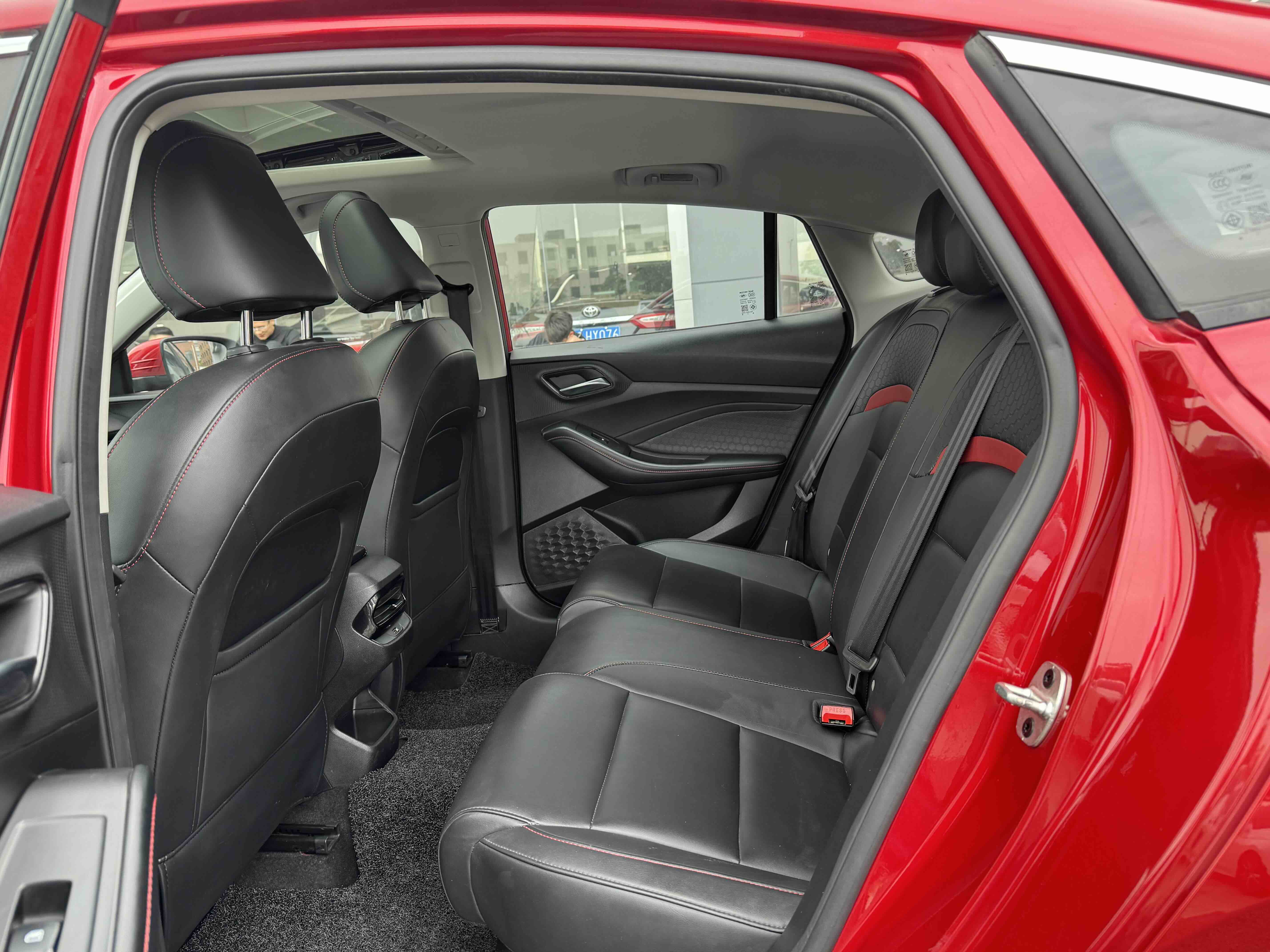 5 2022 immagine di auto #6