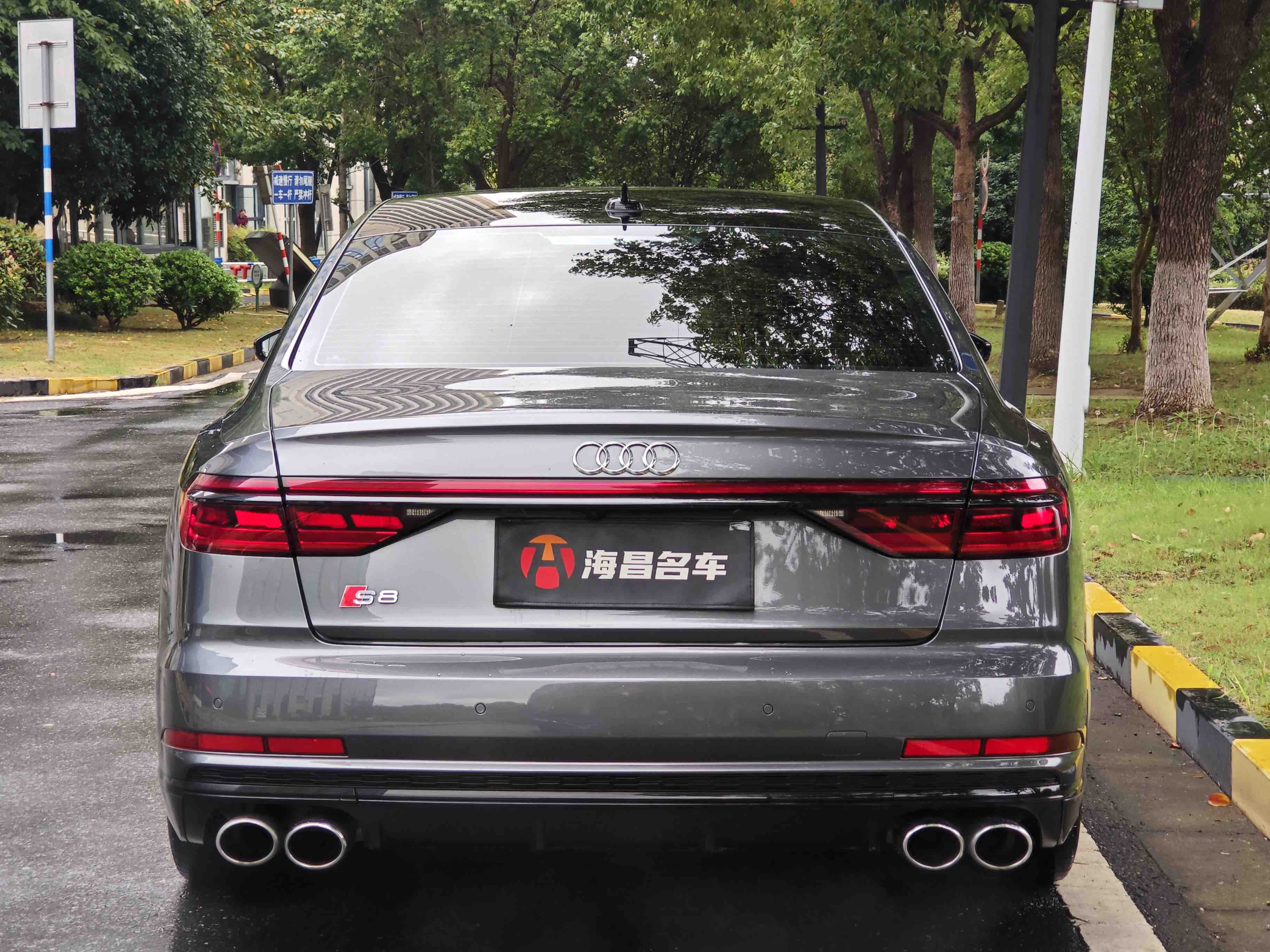 Audi S8 2021 car image #6