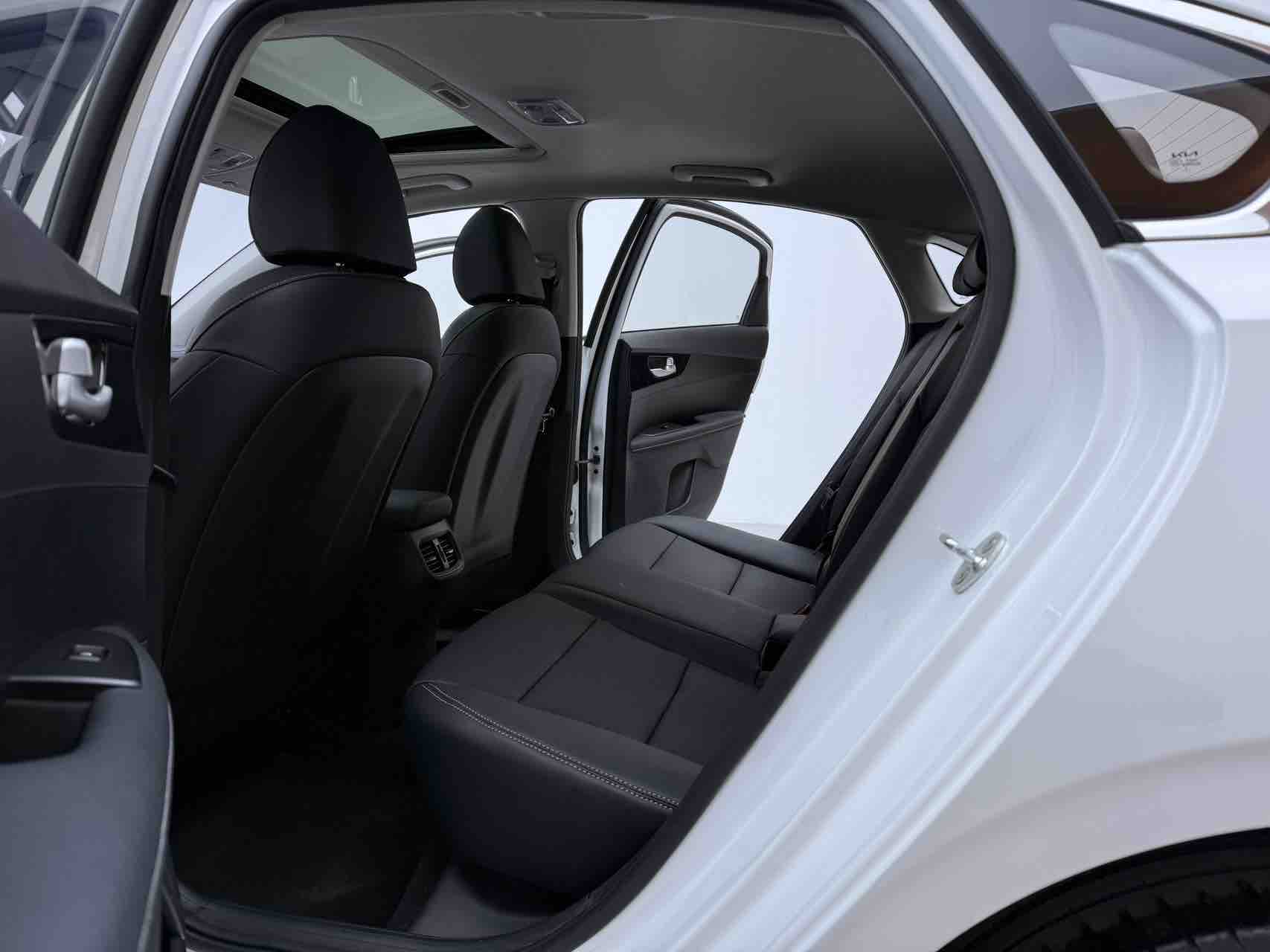 Kia K3 2022 car image #6