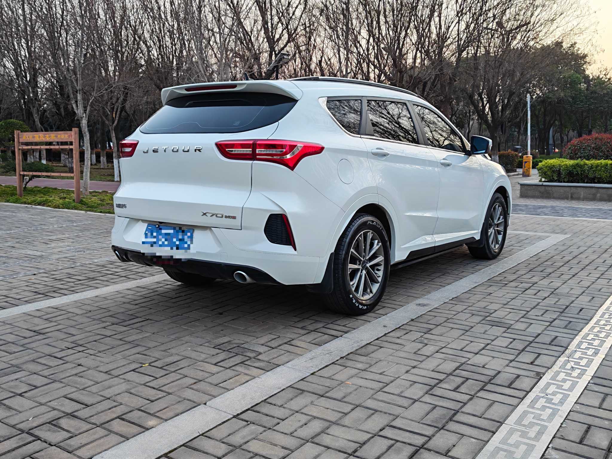 X70 2021 car image #6