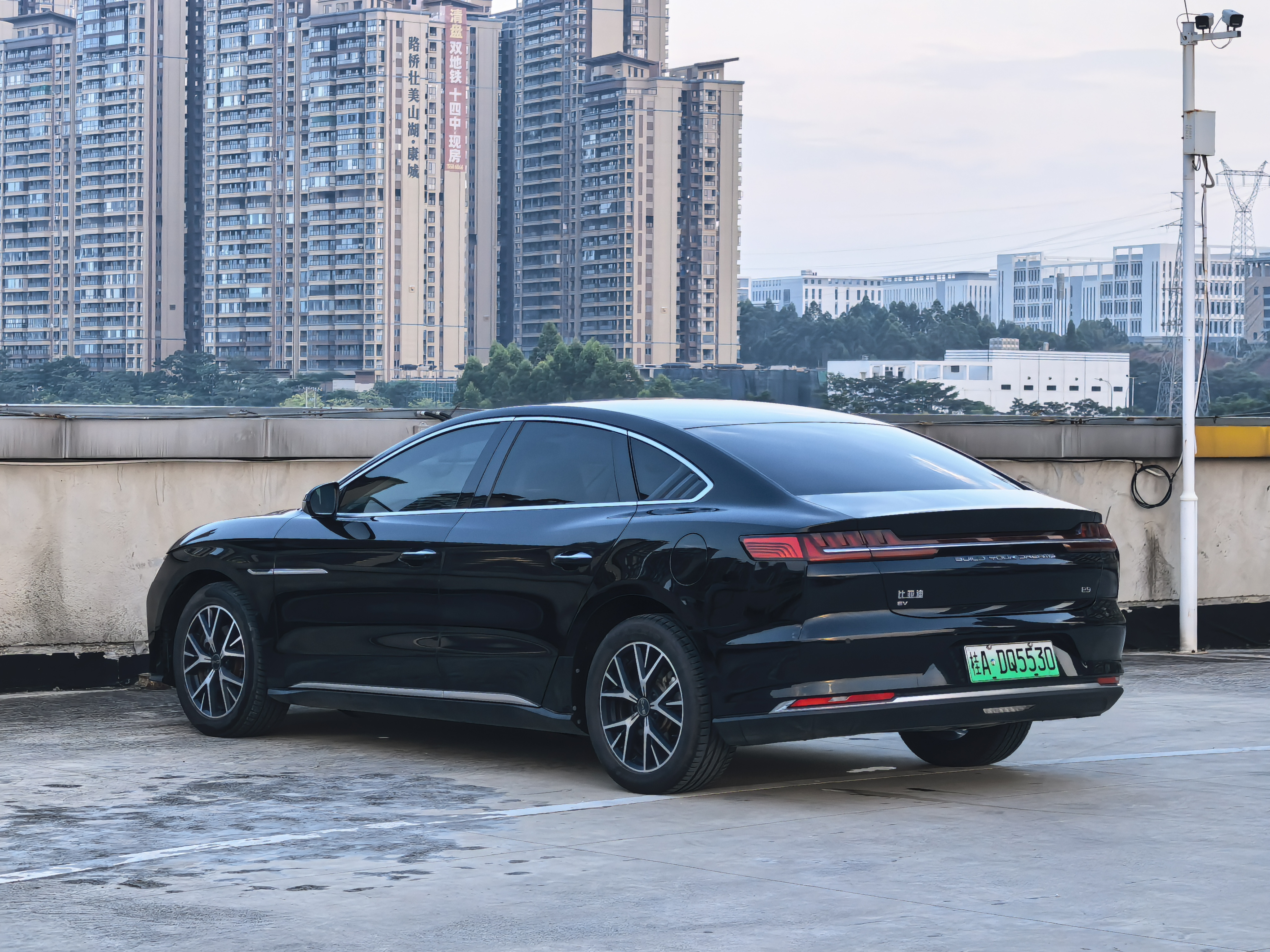 BYD e9 2021 #6 BYD e9 2021 car image #6