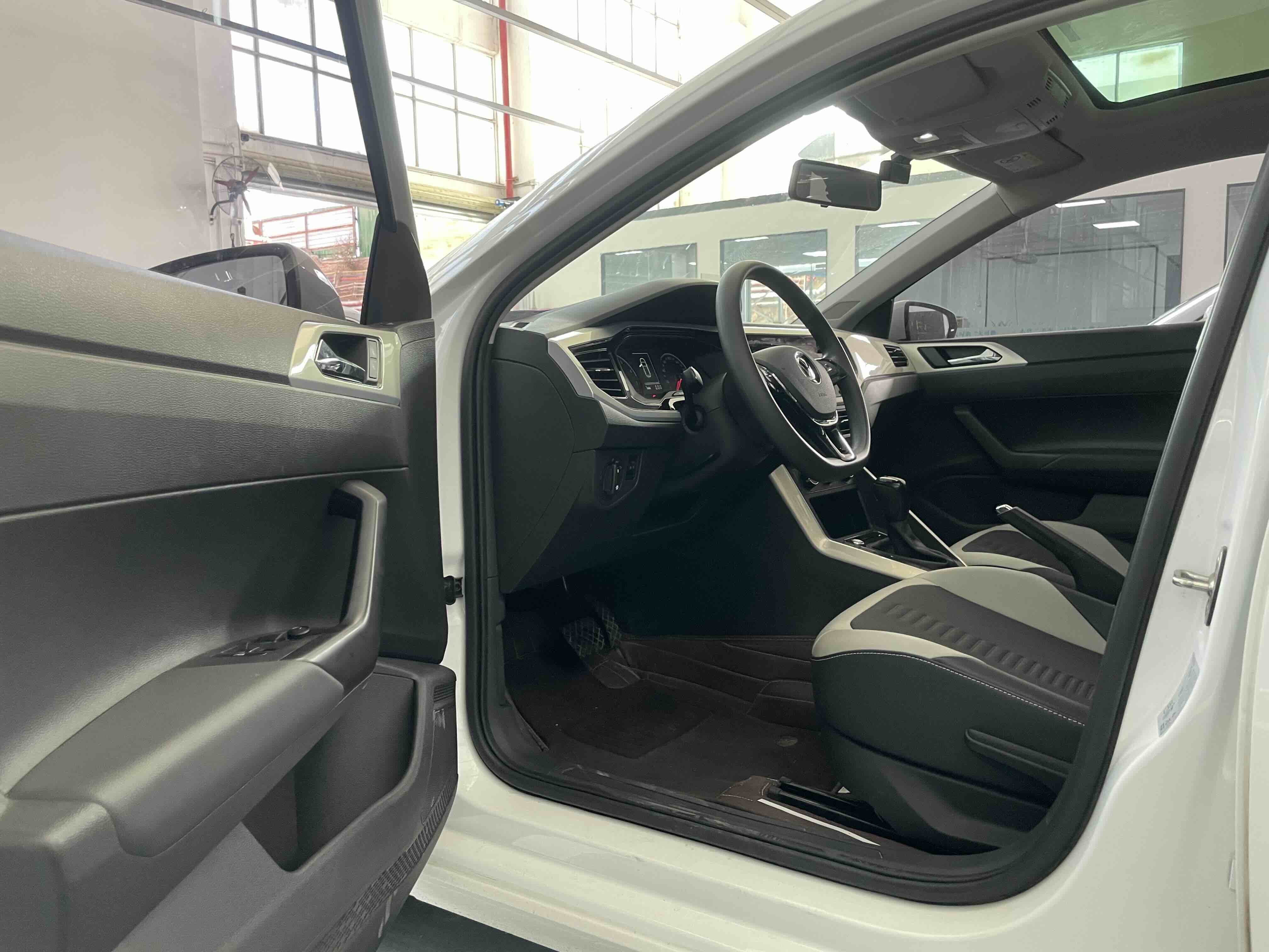 Volkswagen Polo 2021 car image #6