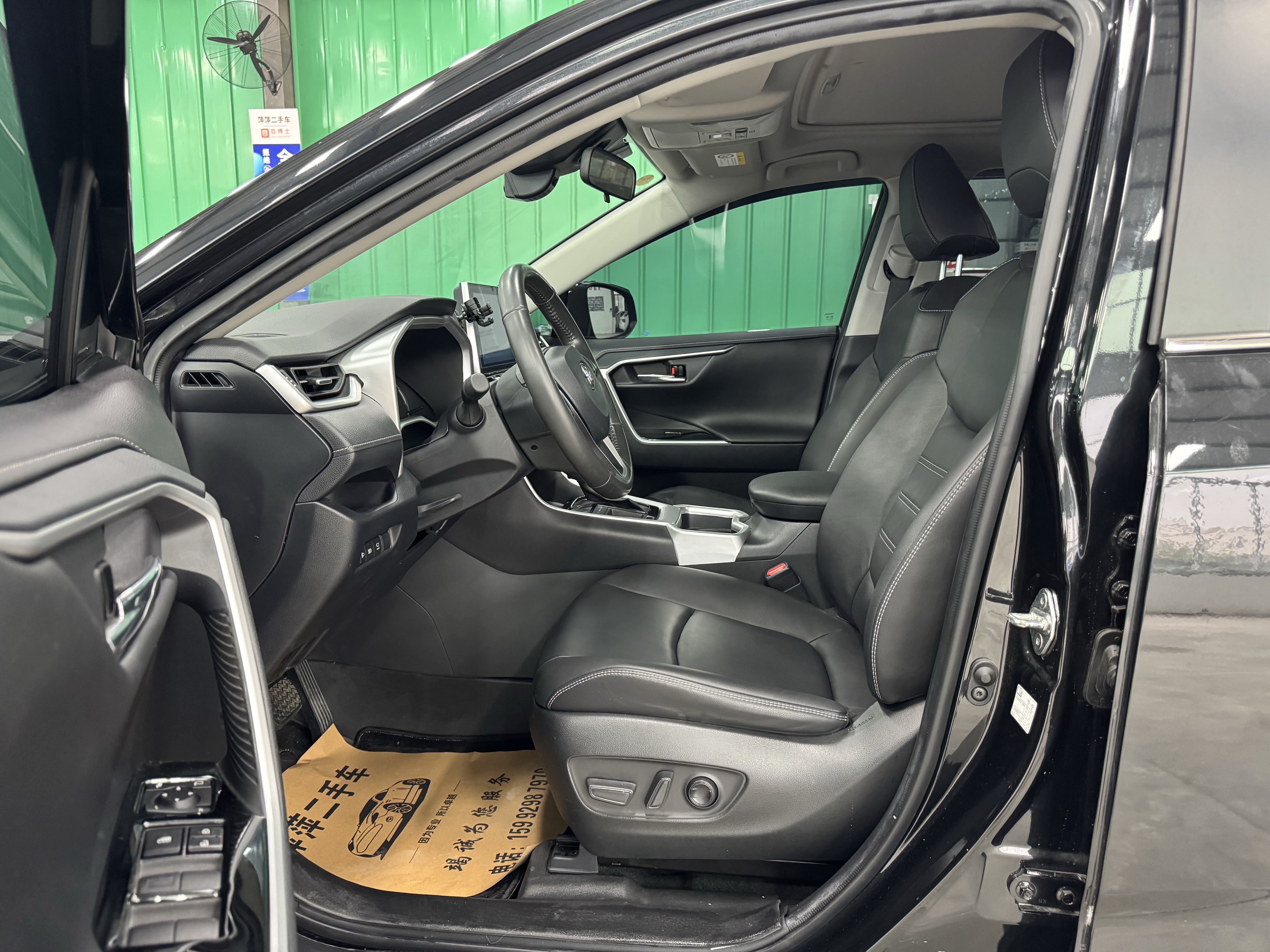 Toyota RAV4 2021 immagine di auto #6