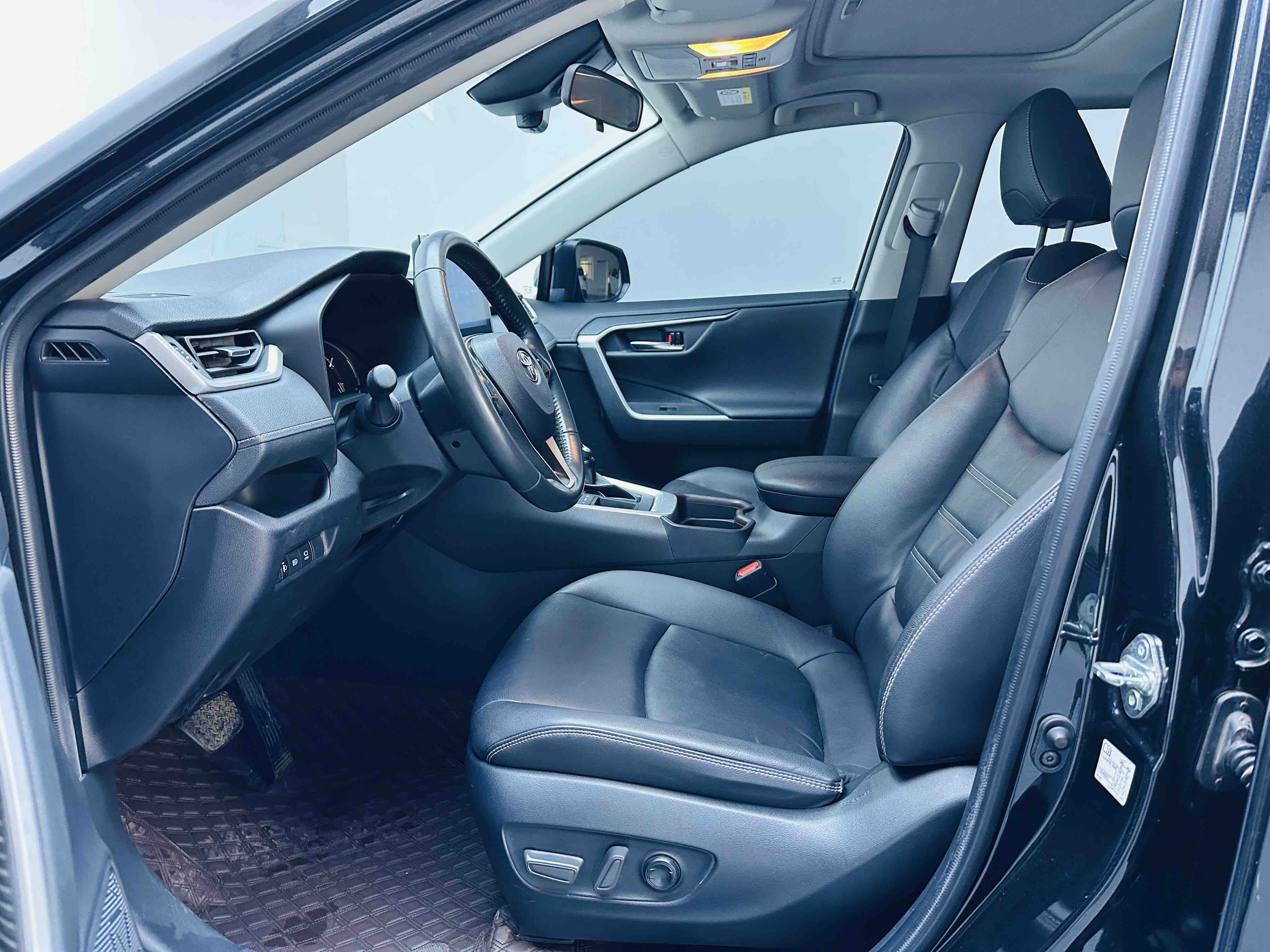 Toyota RAV4 2023 #6 Toyota RAV4 2023 car image #6