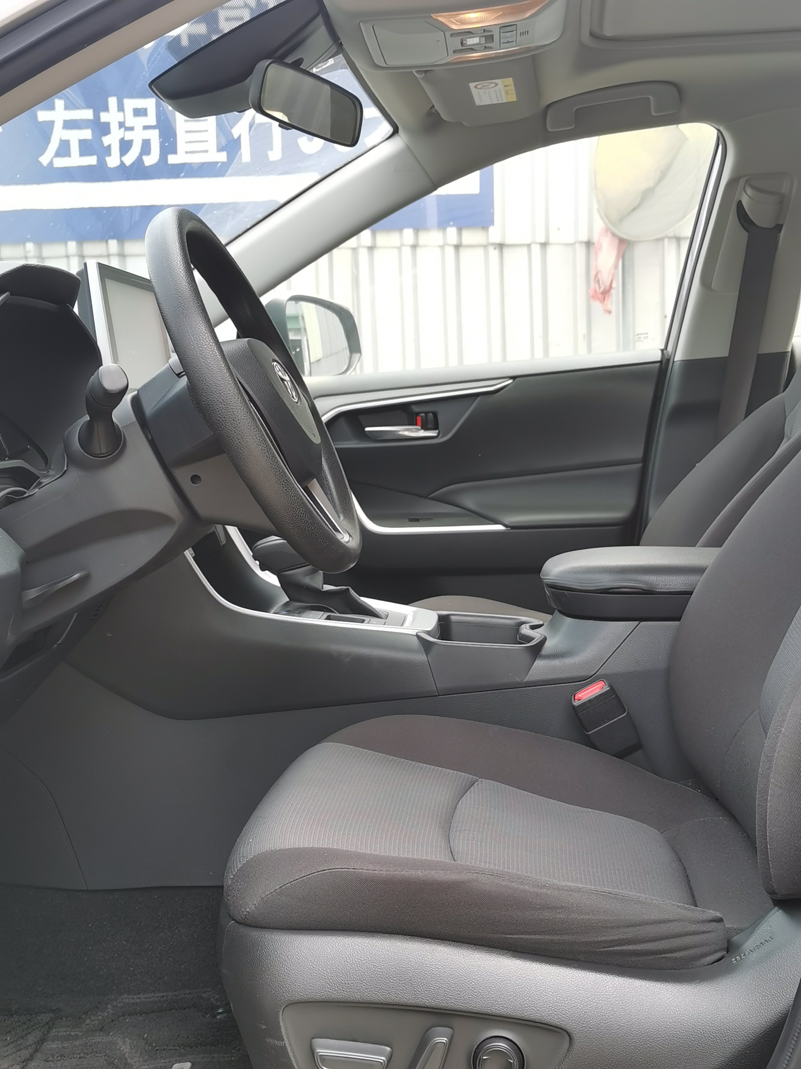 Toyota RAV4 2021 car image #6