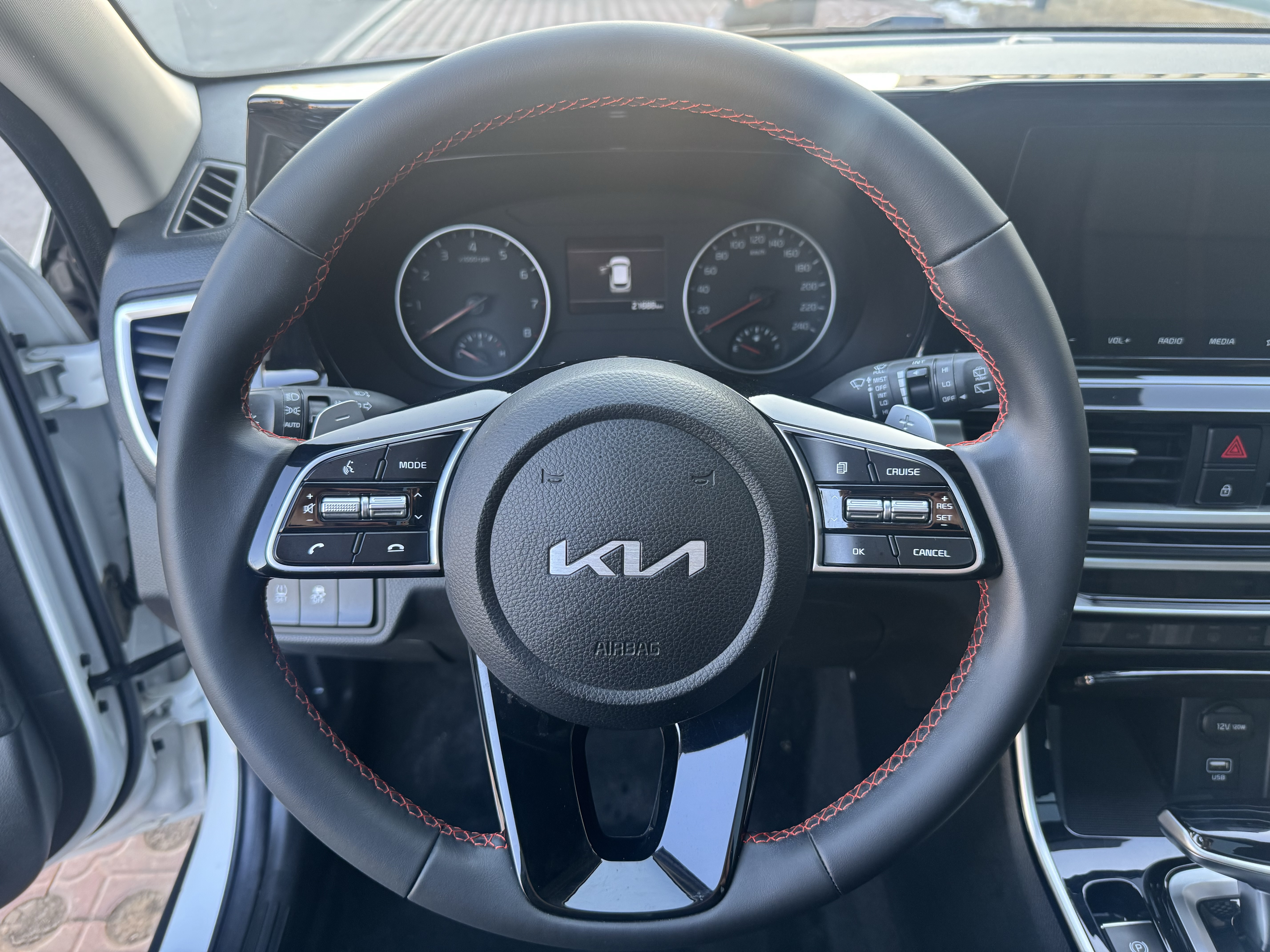 Kia Stonic 2022 изображение автомобиля #6