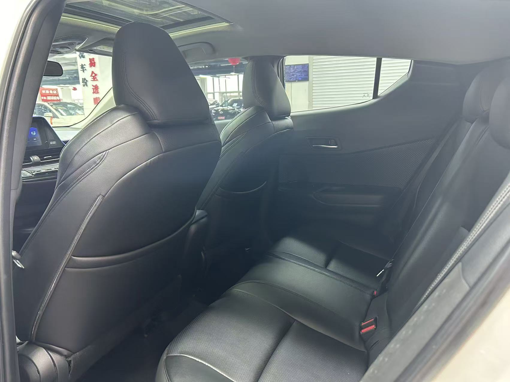 Toyota C-HR 2021 car image #6