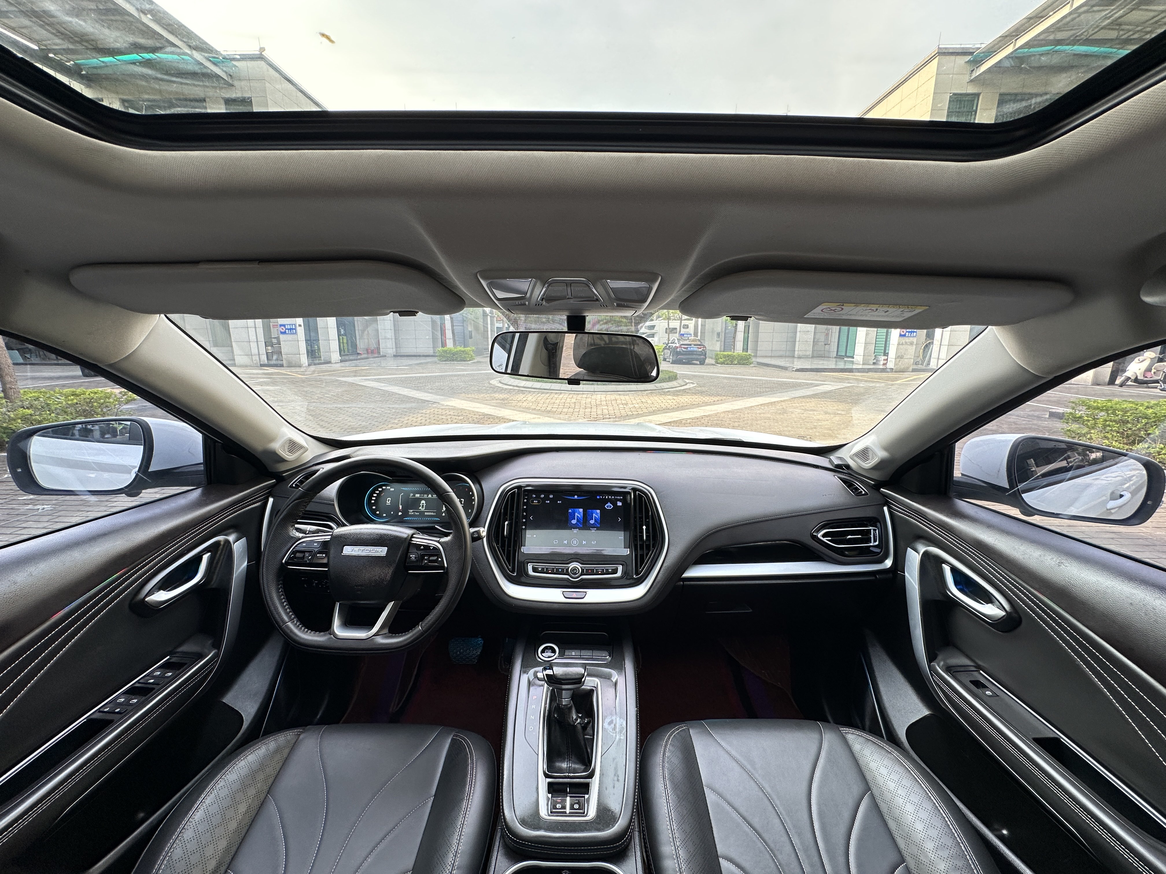X70M 2022 car image #6