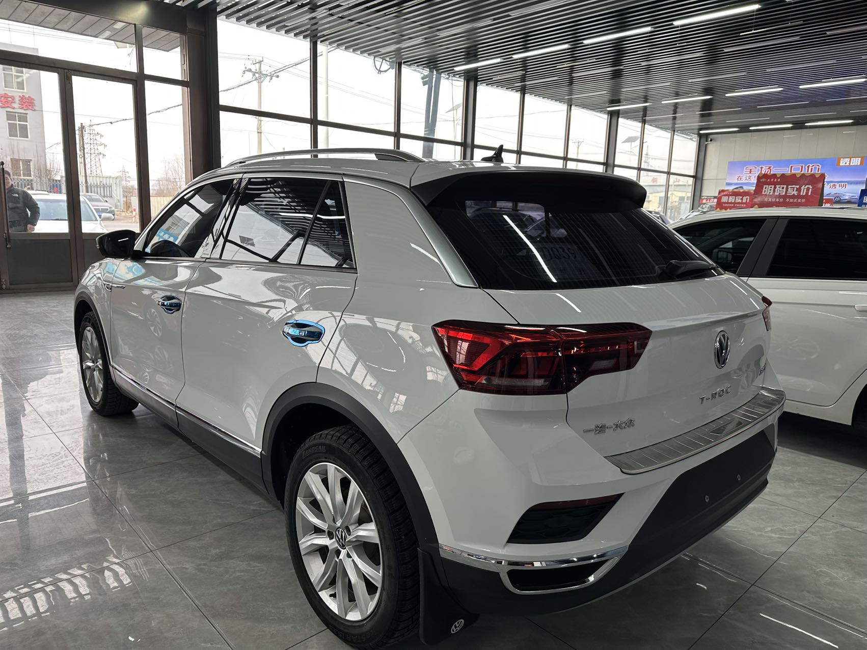 Volkswagen T-Roc 2022 car image #6