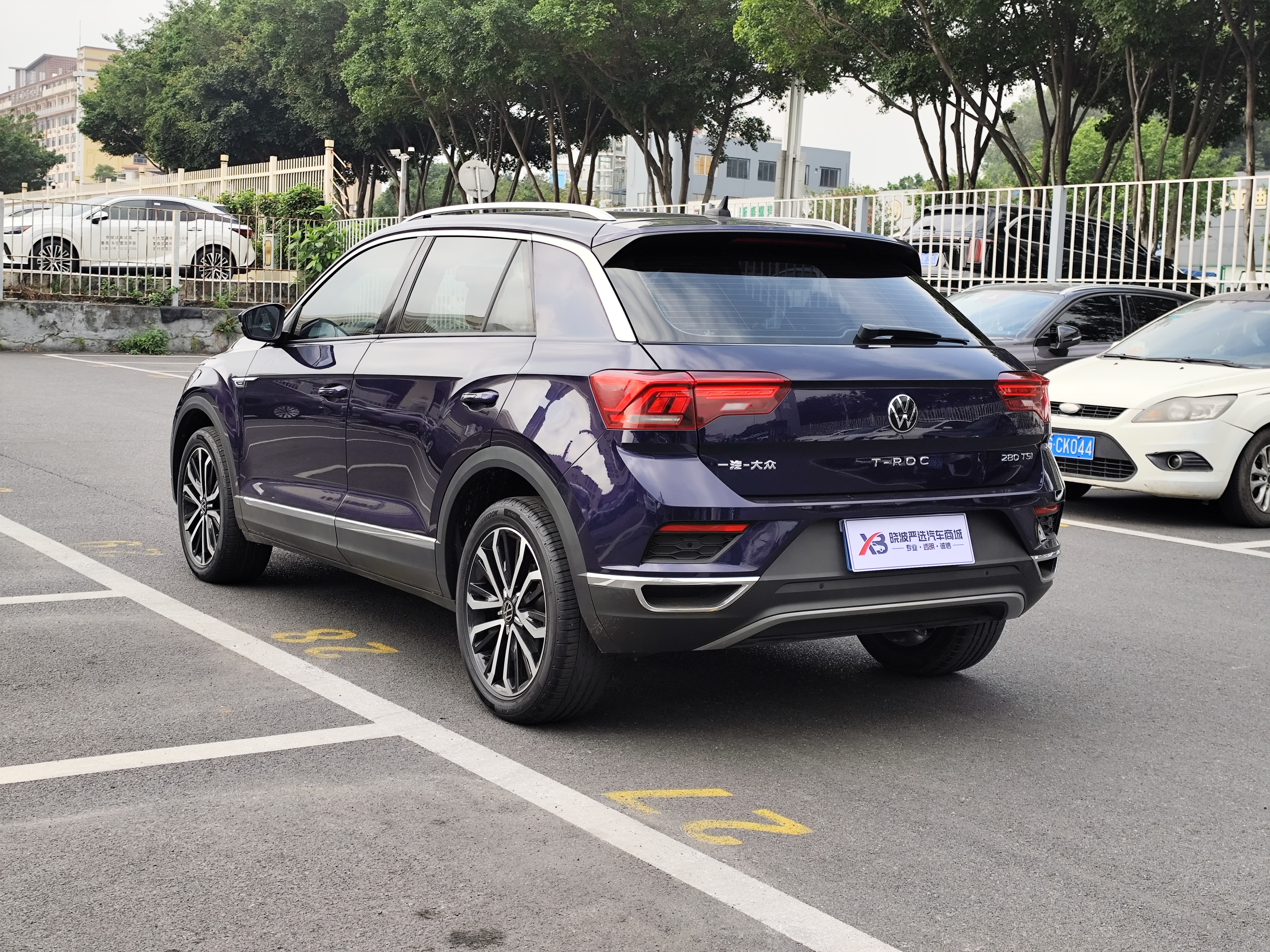 Volkswagen T-Roc 2021 car image #6