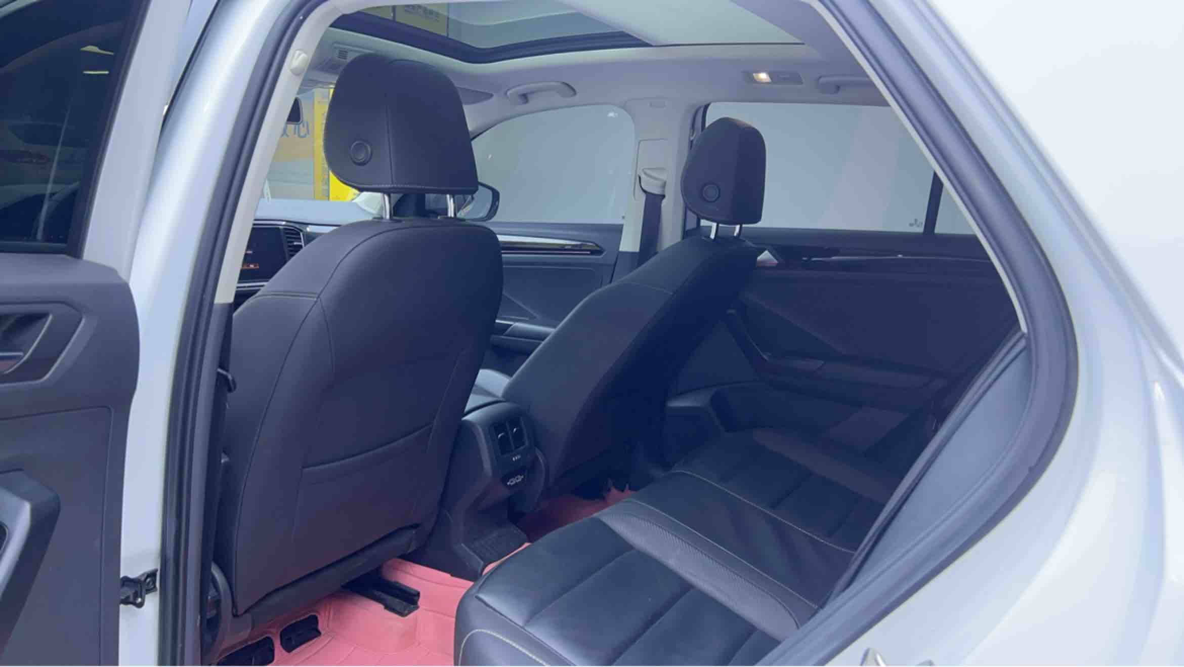 Volkswagen T-Roc 2021 car image #6