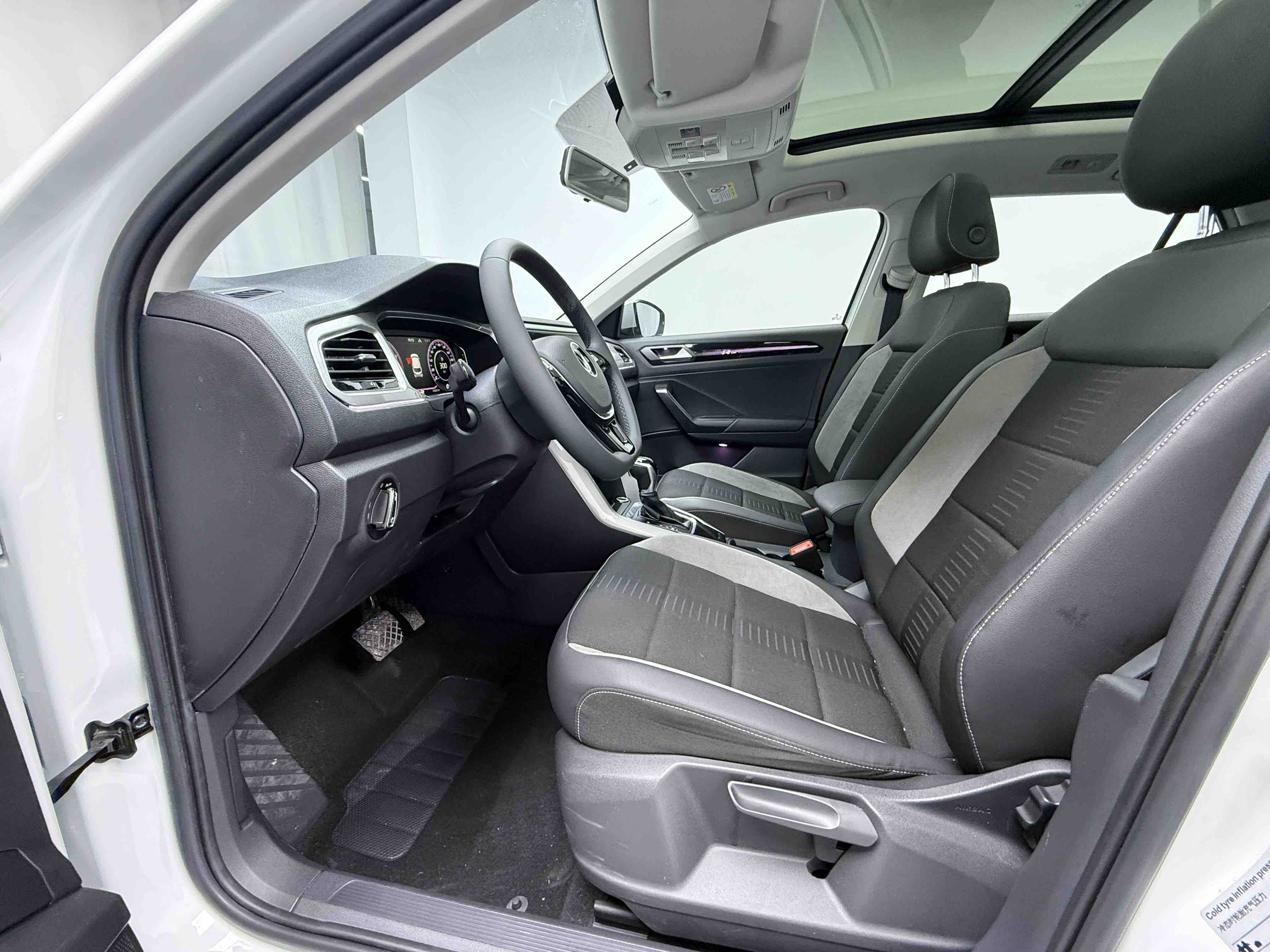T-Roc 2022 car image #6