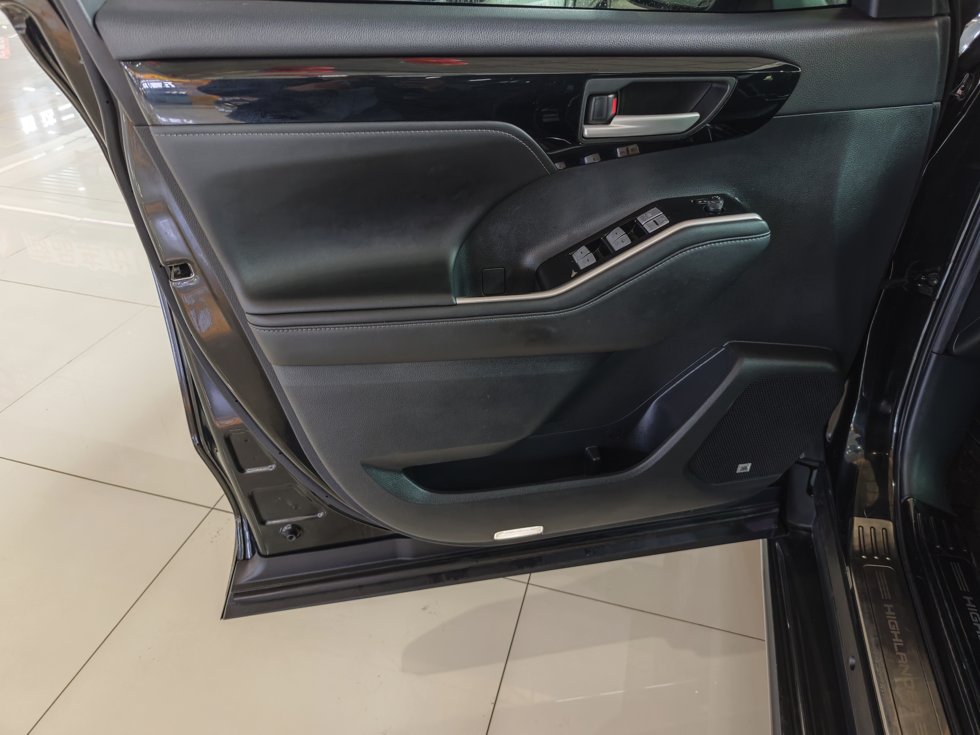 Toyota Highlander 2021 car image #6