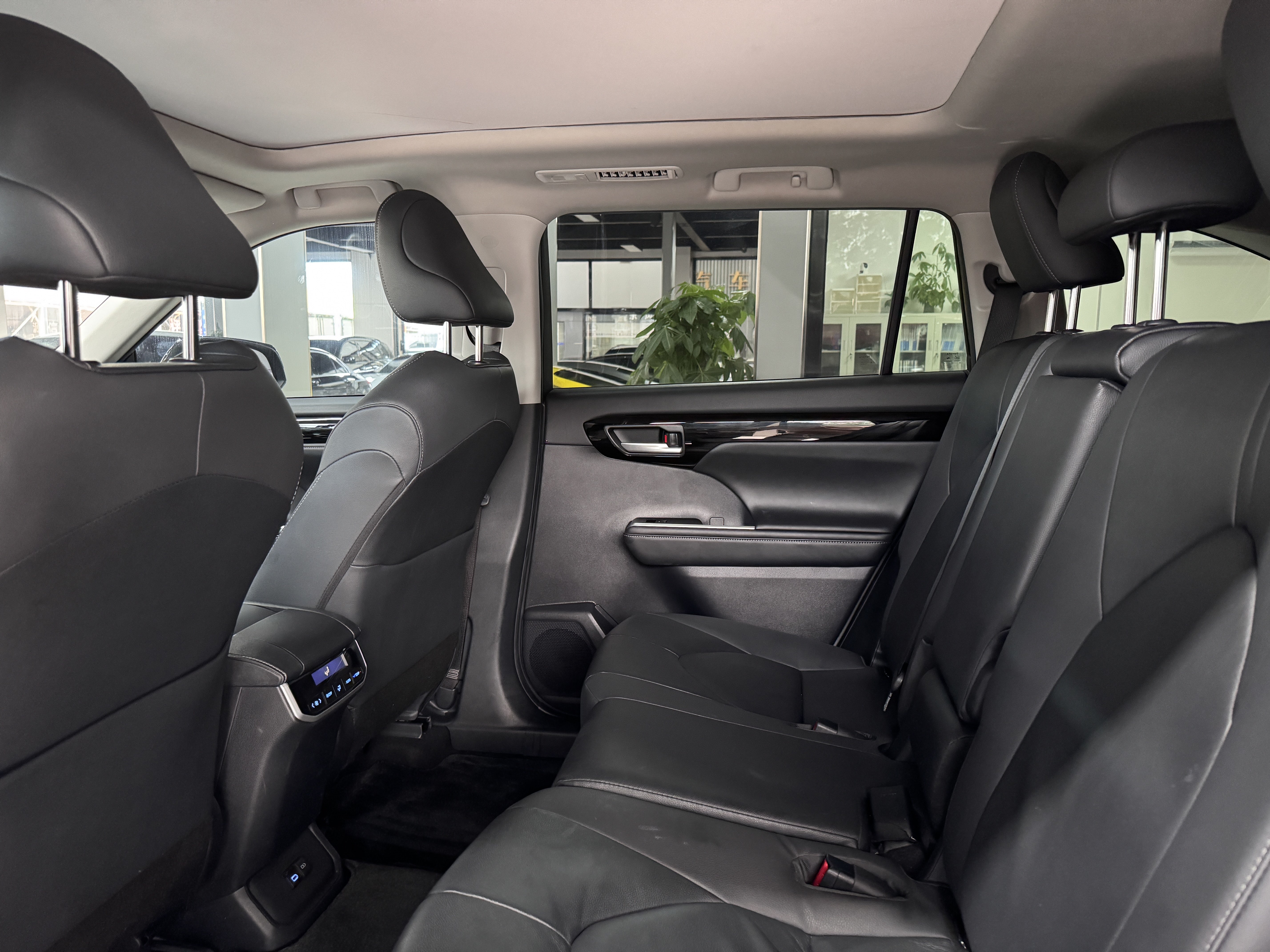 Toyota Highlander 2022 car image #6