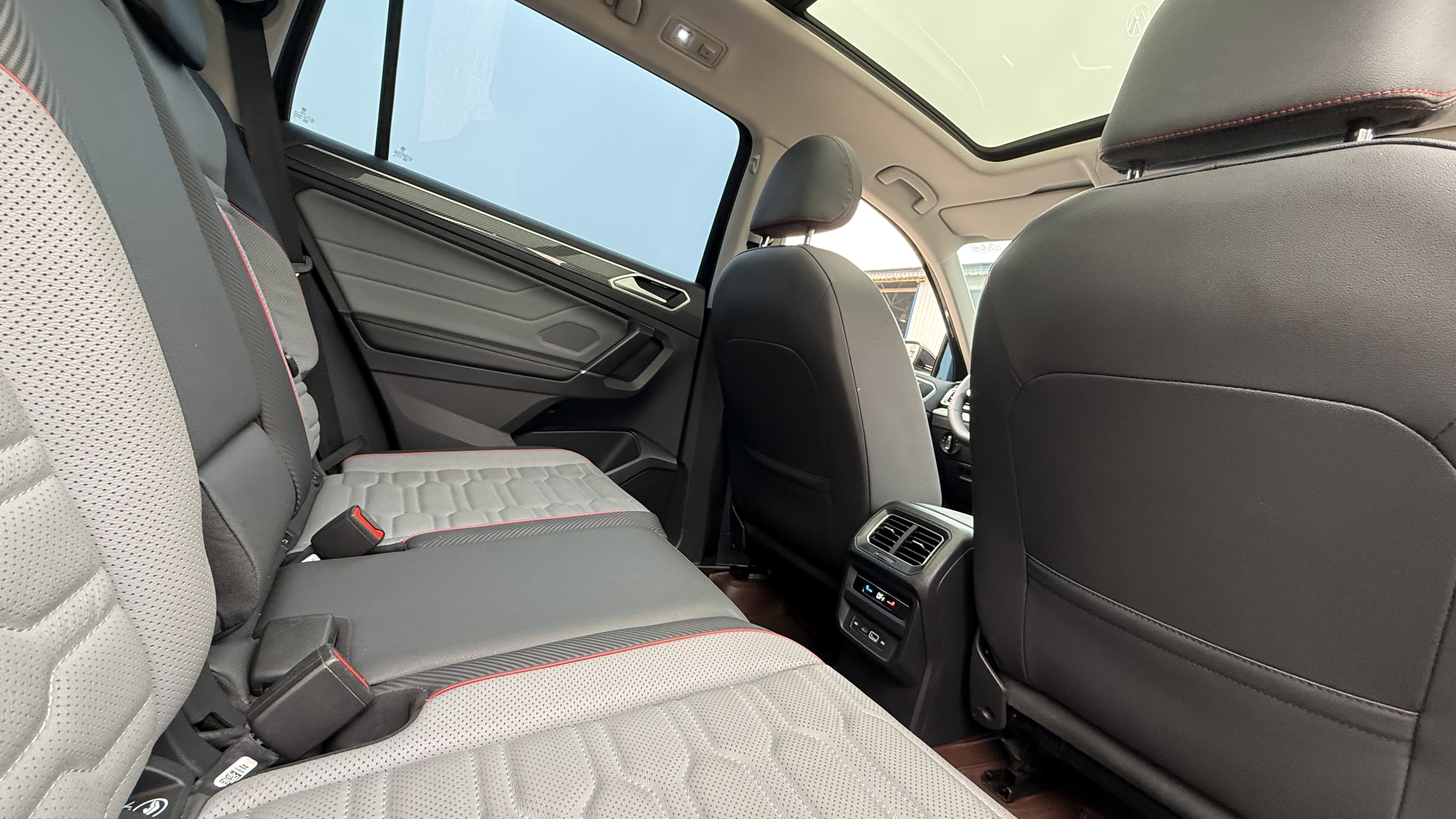 Volkswagen Tiguan L New Energy 2022 изображение автомобиля #6