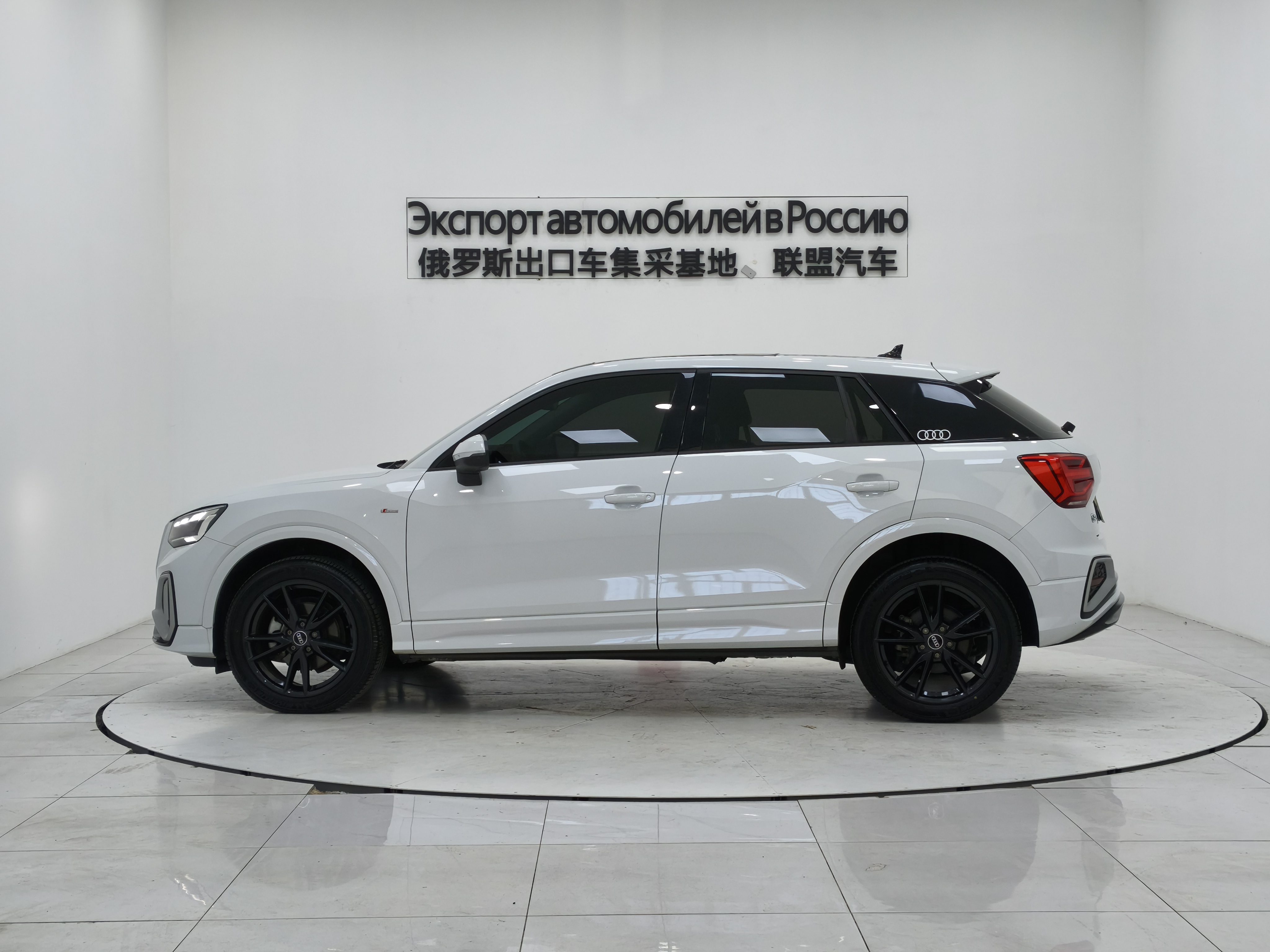 Audi Q2L 2022 car image #6