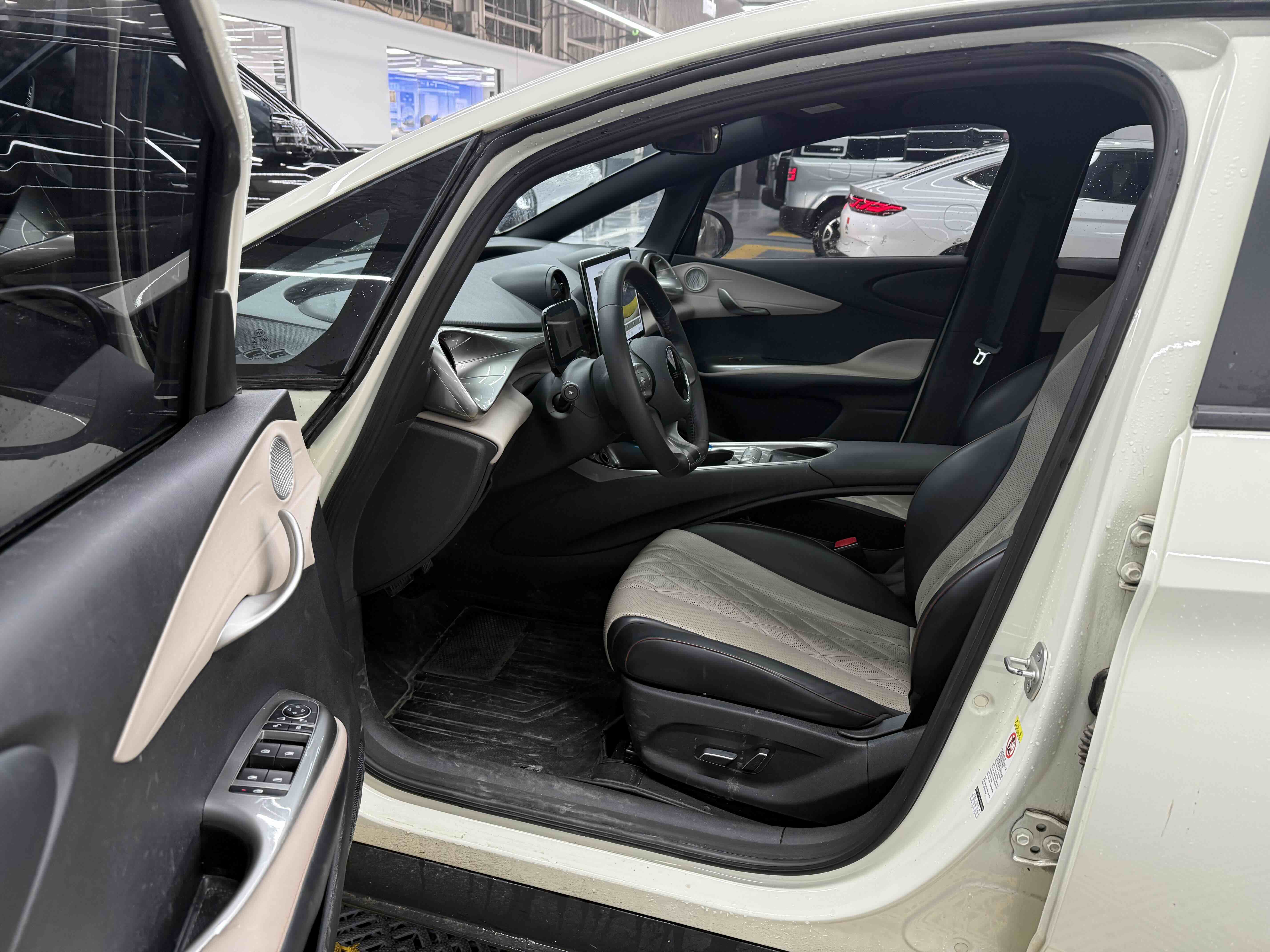 BYD Dolphin 2022 #6 BYD Dolphin 2022 car image #6