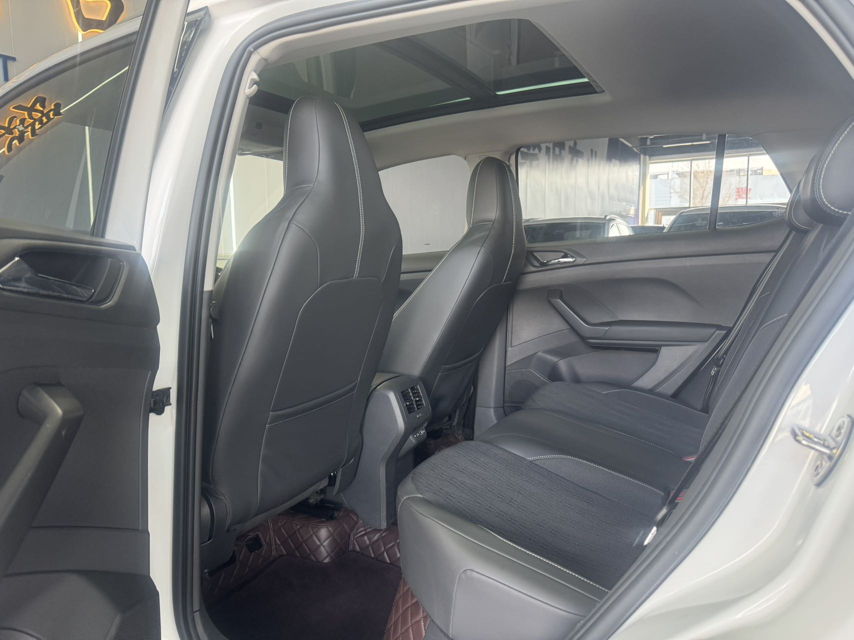 Volkswagen T-Cross 2021 car image #6