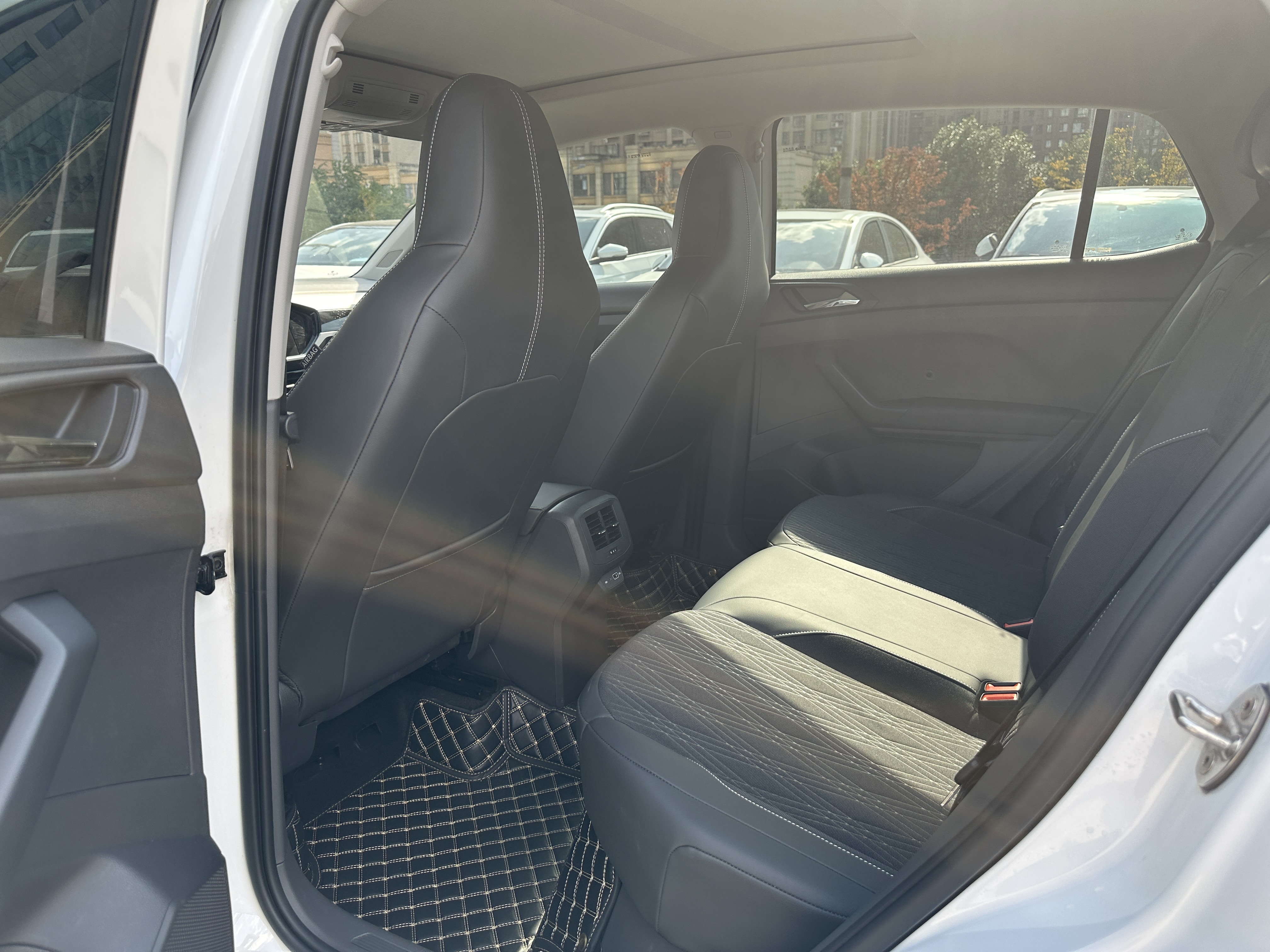 Volkswagen T-Cross 2021 car image #6
