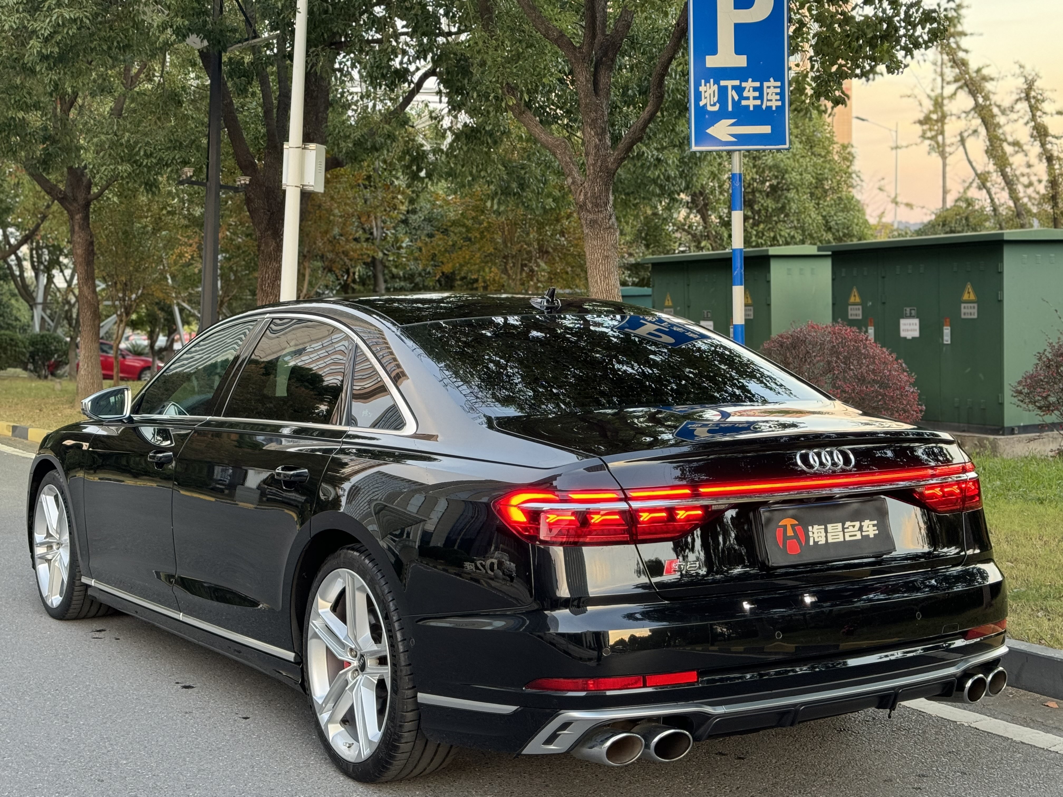 Audi S8 2022 car image #6