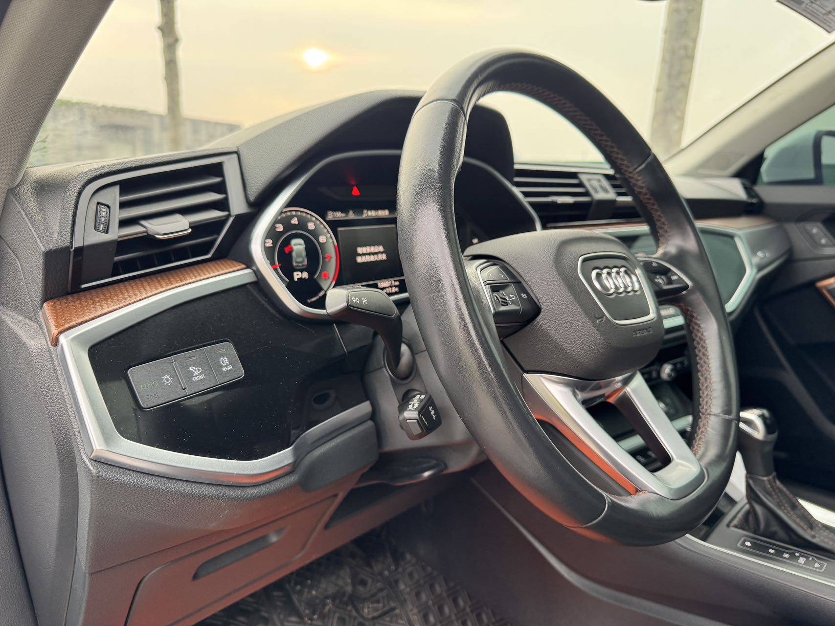Audi Q3 2023 car image #6
