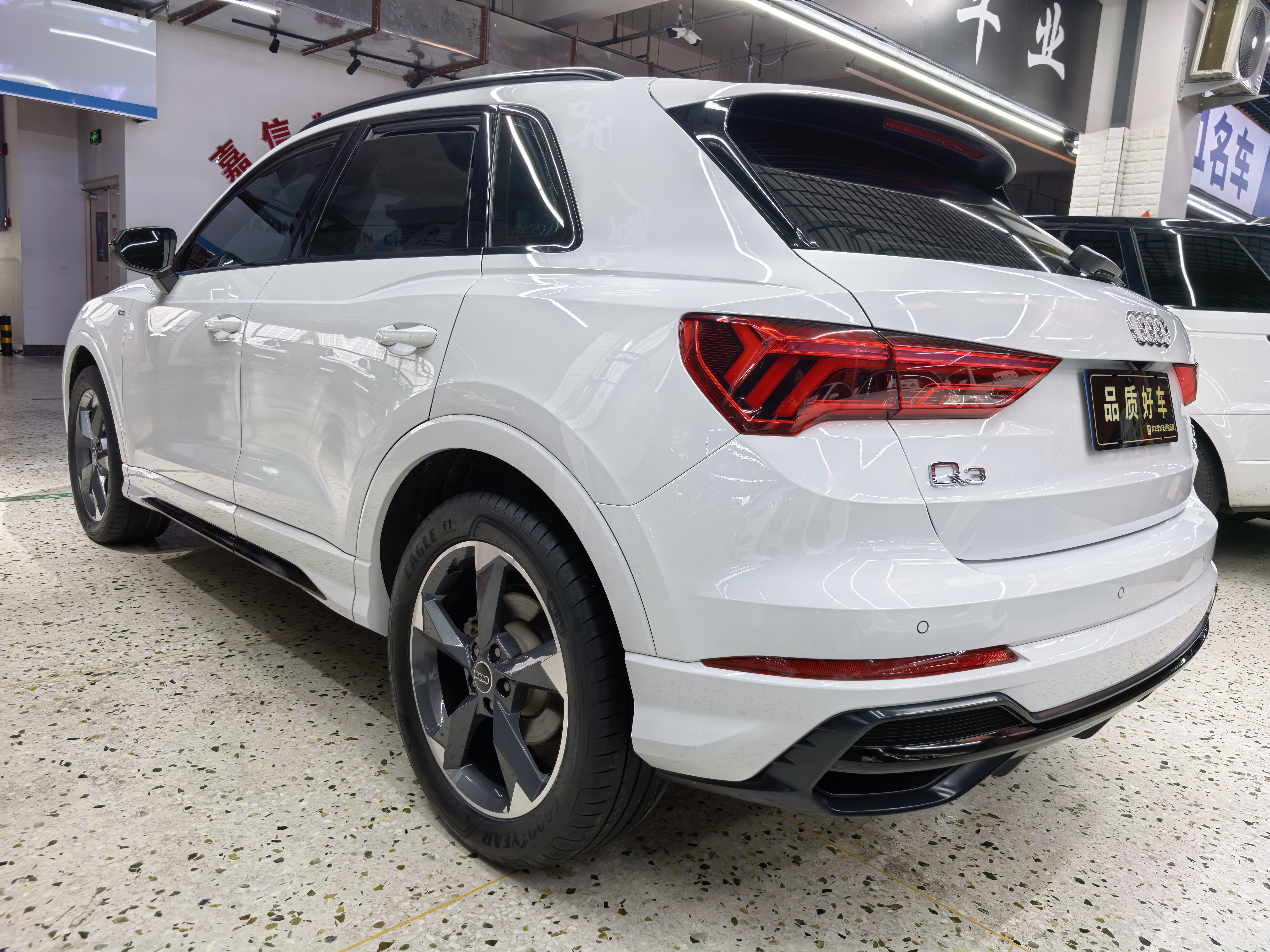 Audi Q3 2023 car image #6