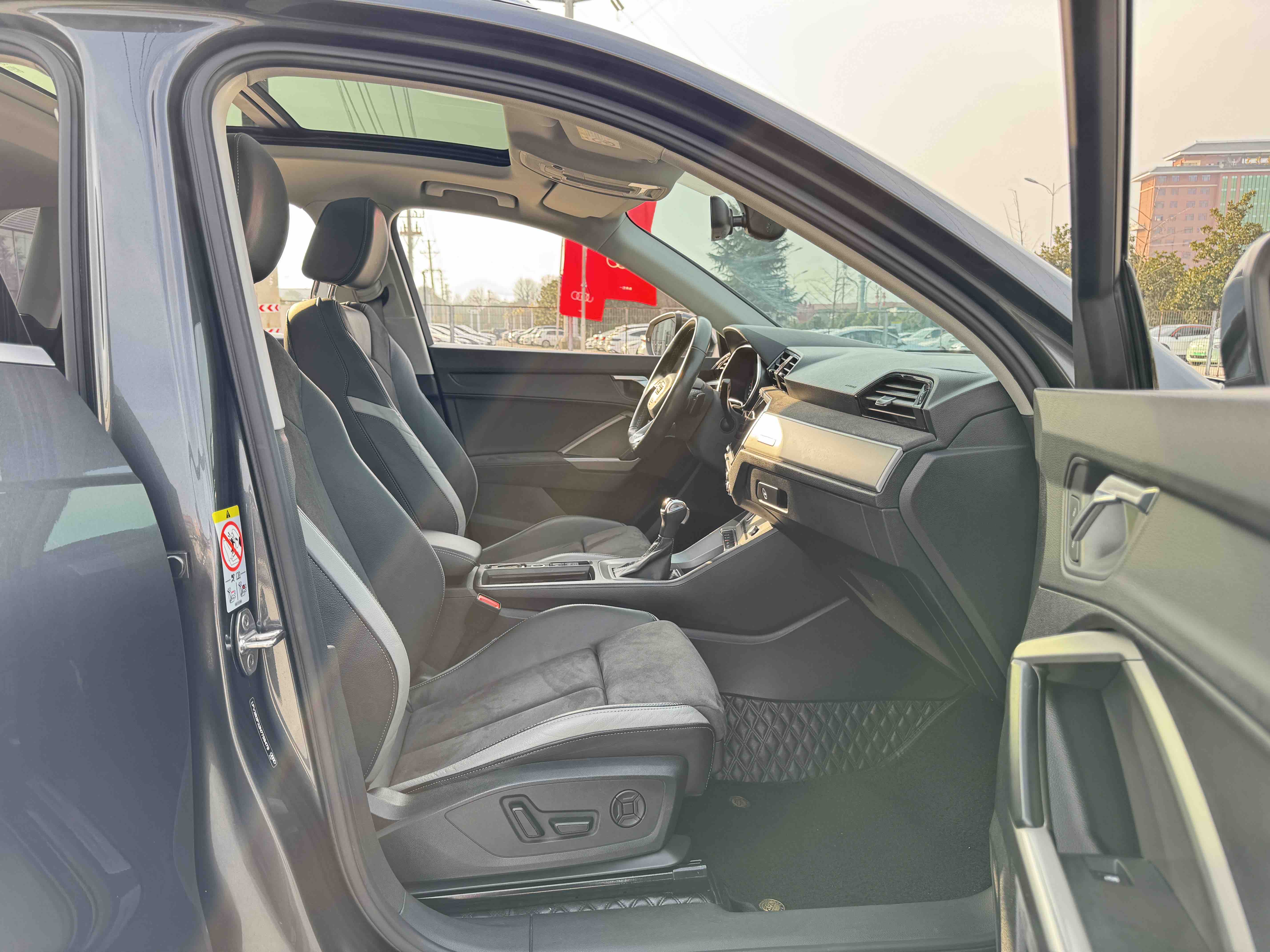 Audi Q3 2023 car image #6