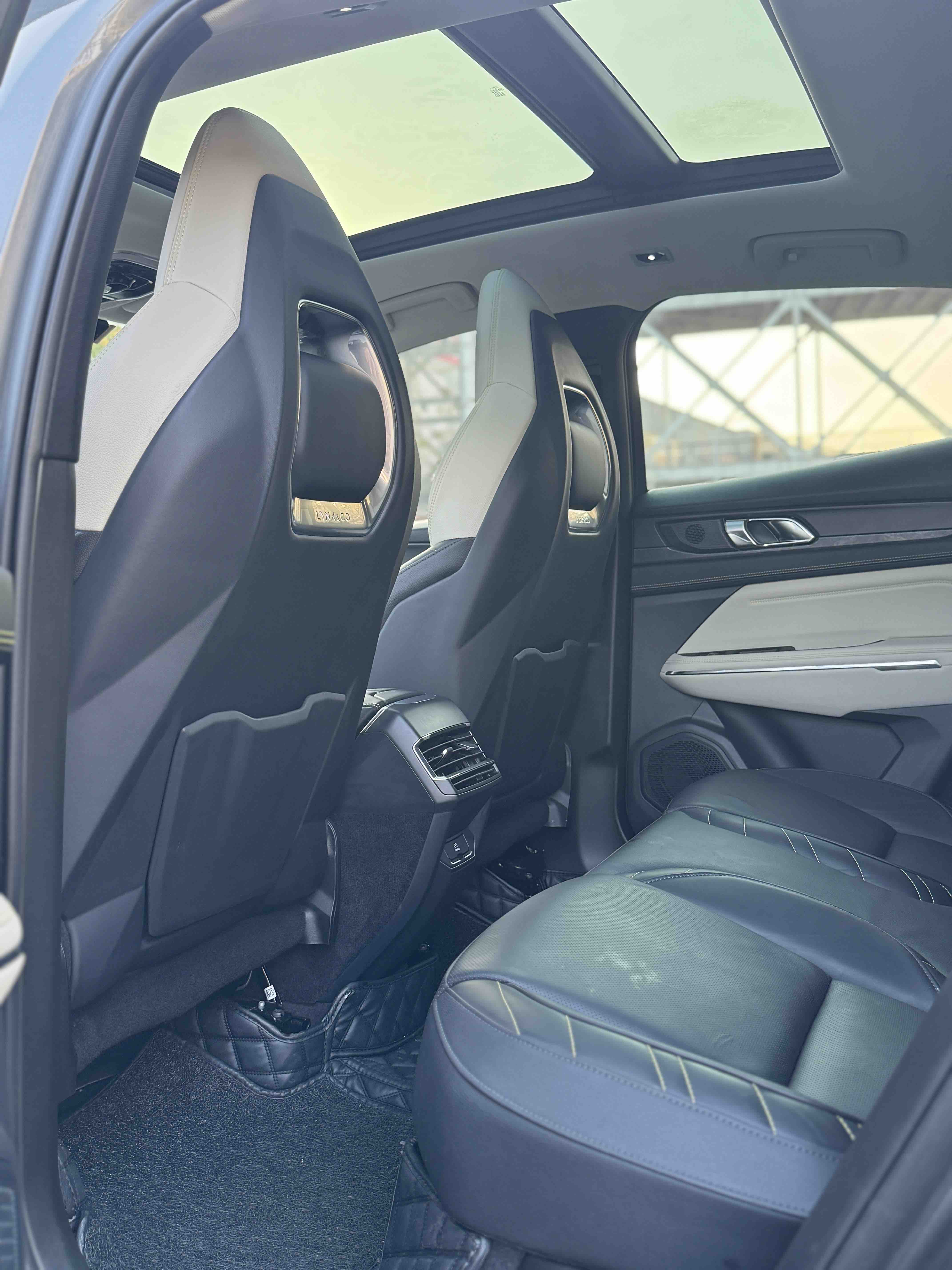 Lynk & Co 05 2021 car image #6