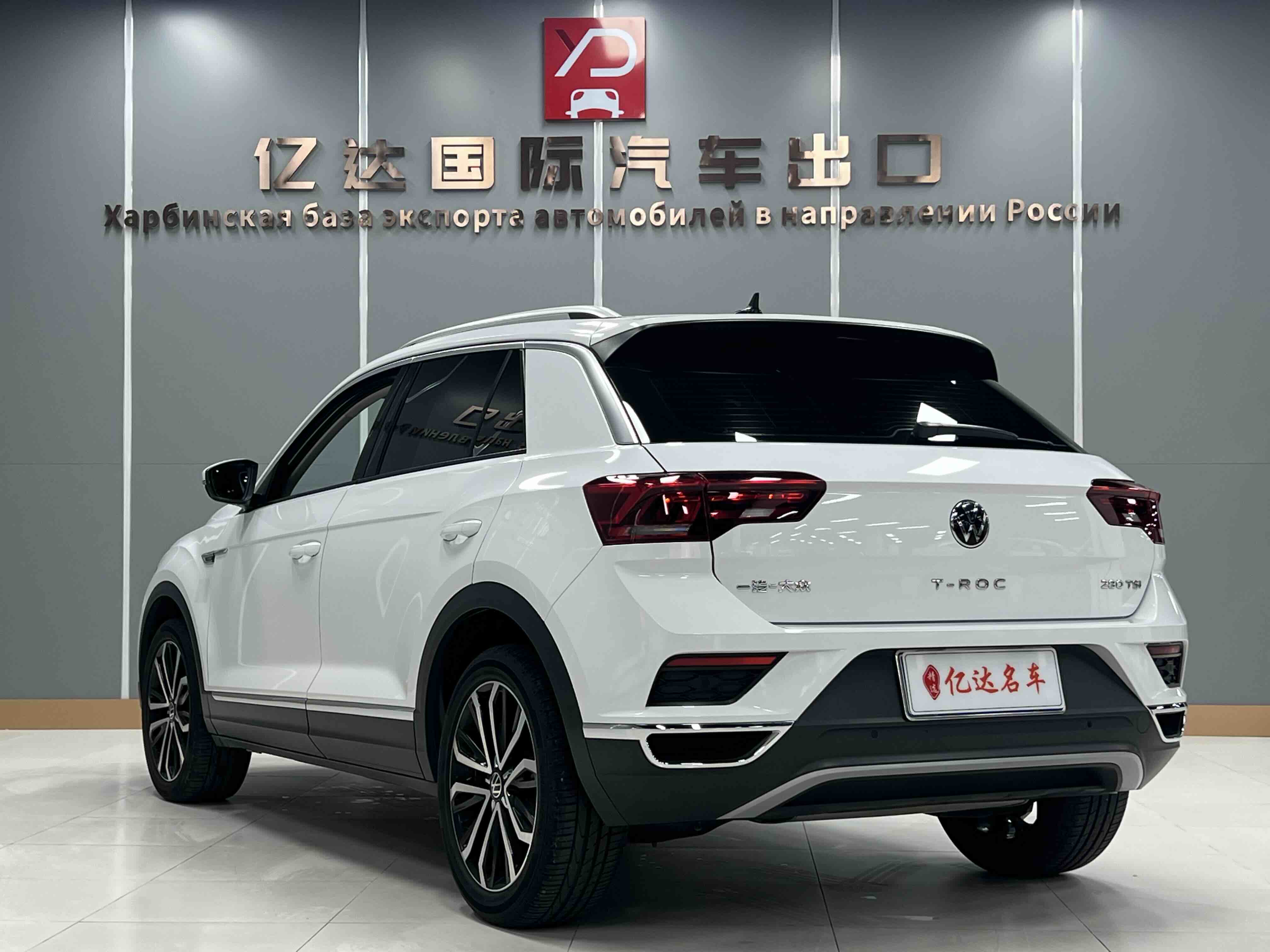 Volkswagen T-Roc 2021 car image #6
