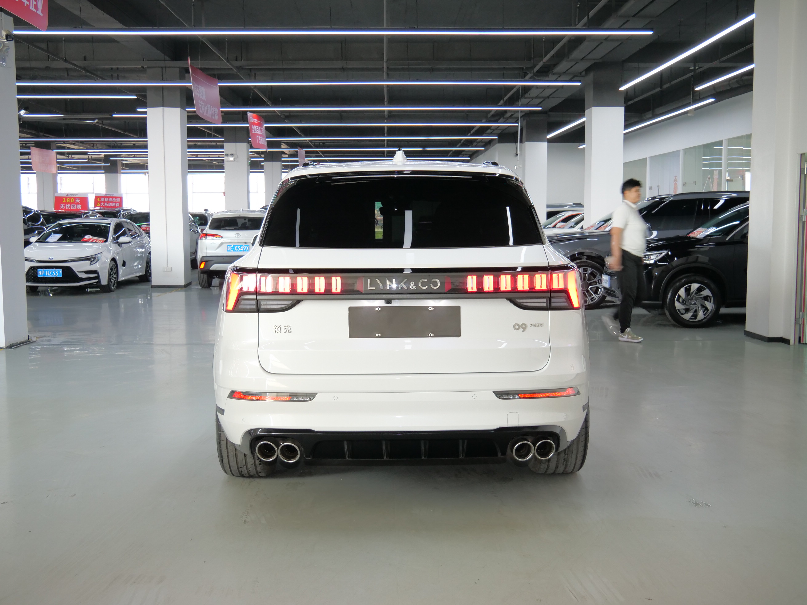 Lynk & Co 09 EM-P 2022 car image #6