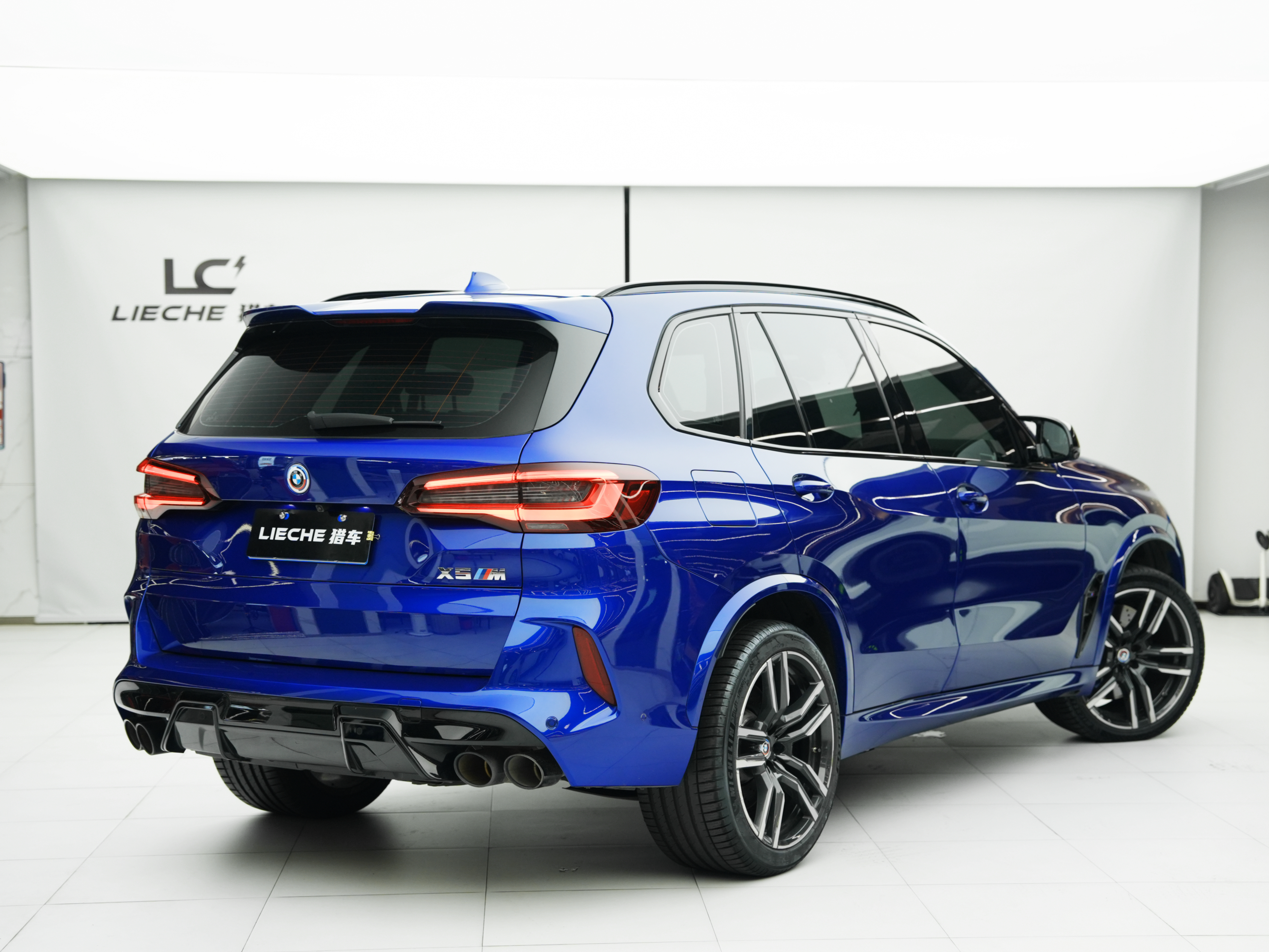 BMW X5 M 2023 immagine di auto #6