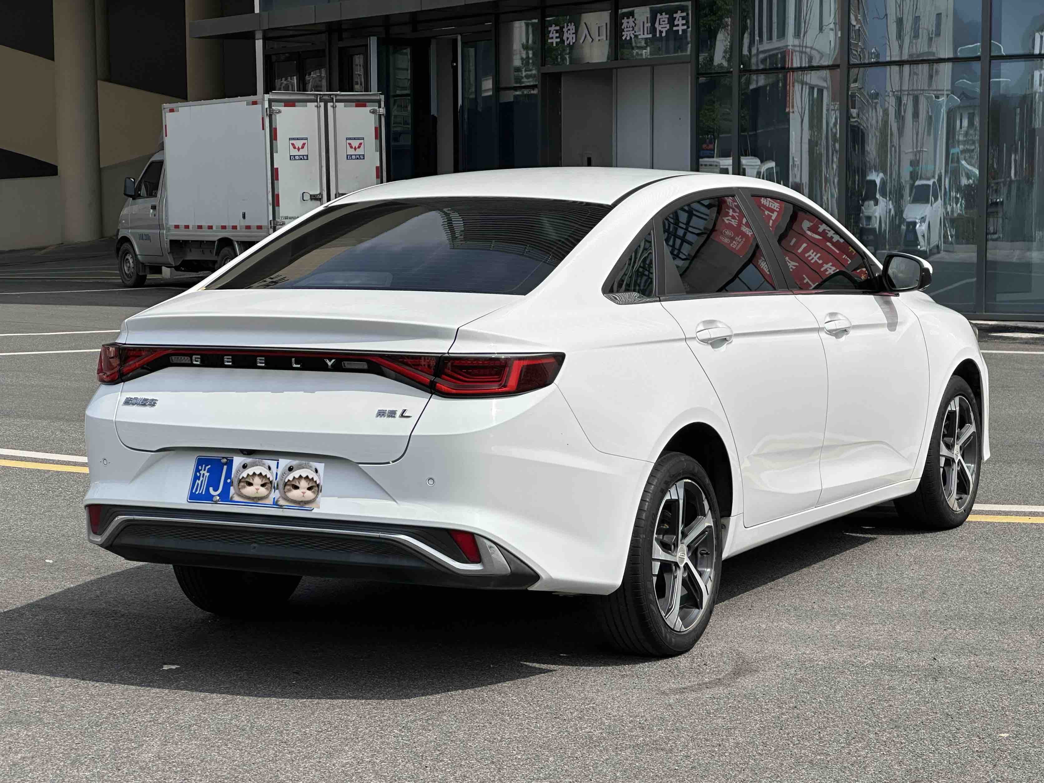 GEELY Emgrand L 2022 صورة سيارة #6