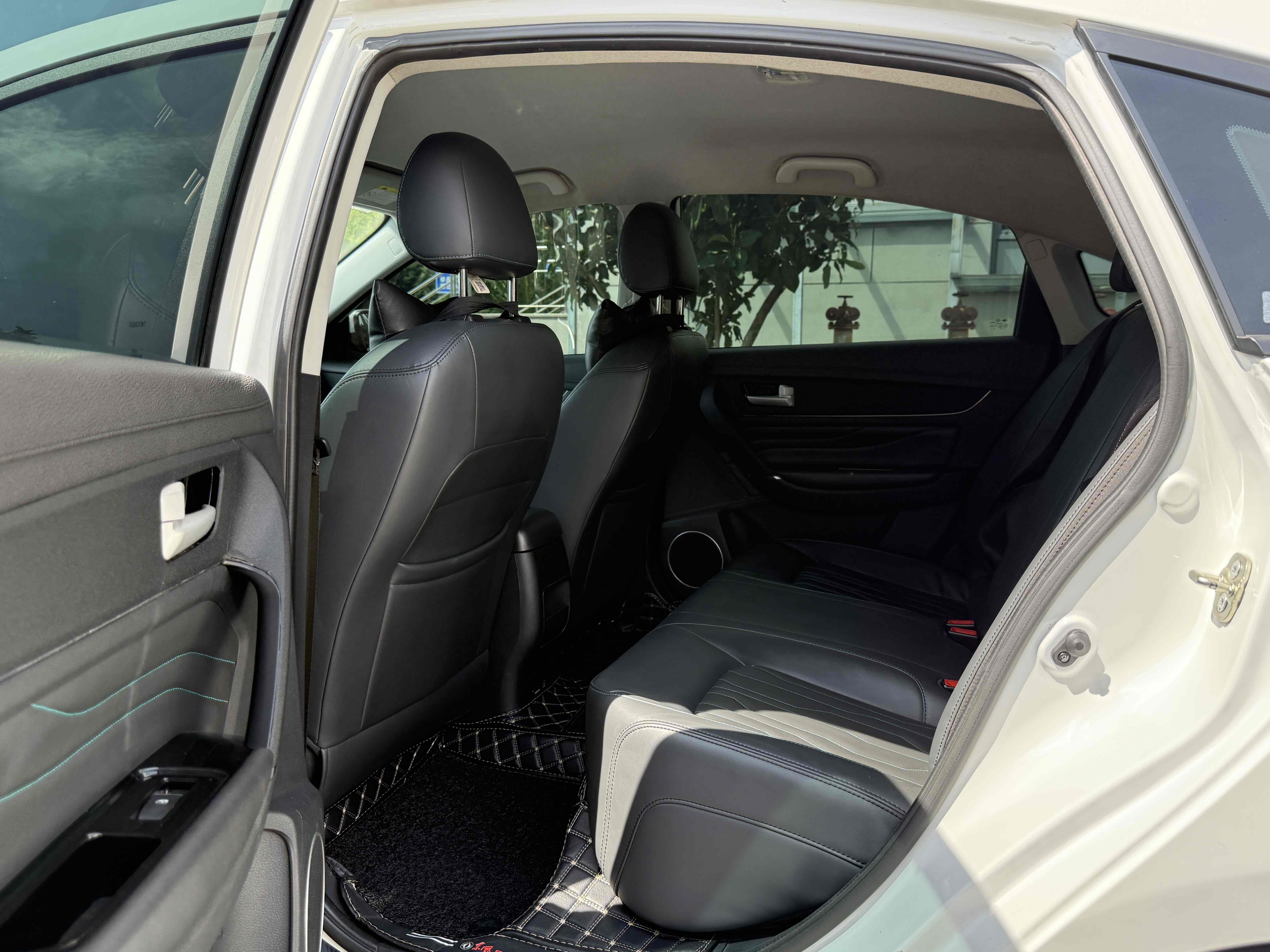 Forthing S60 EV 2022 #6 Forthing S60 EV 2022 car image #6