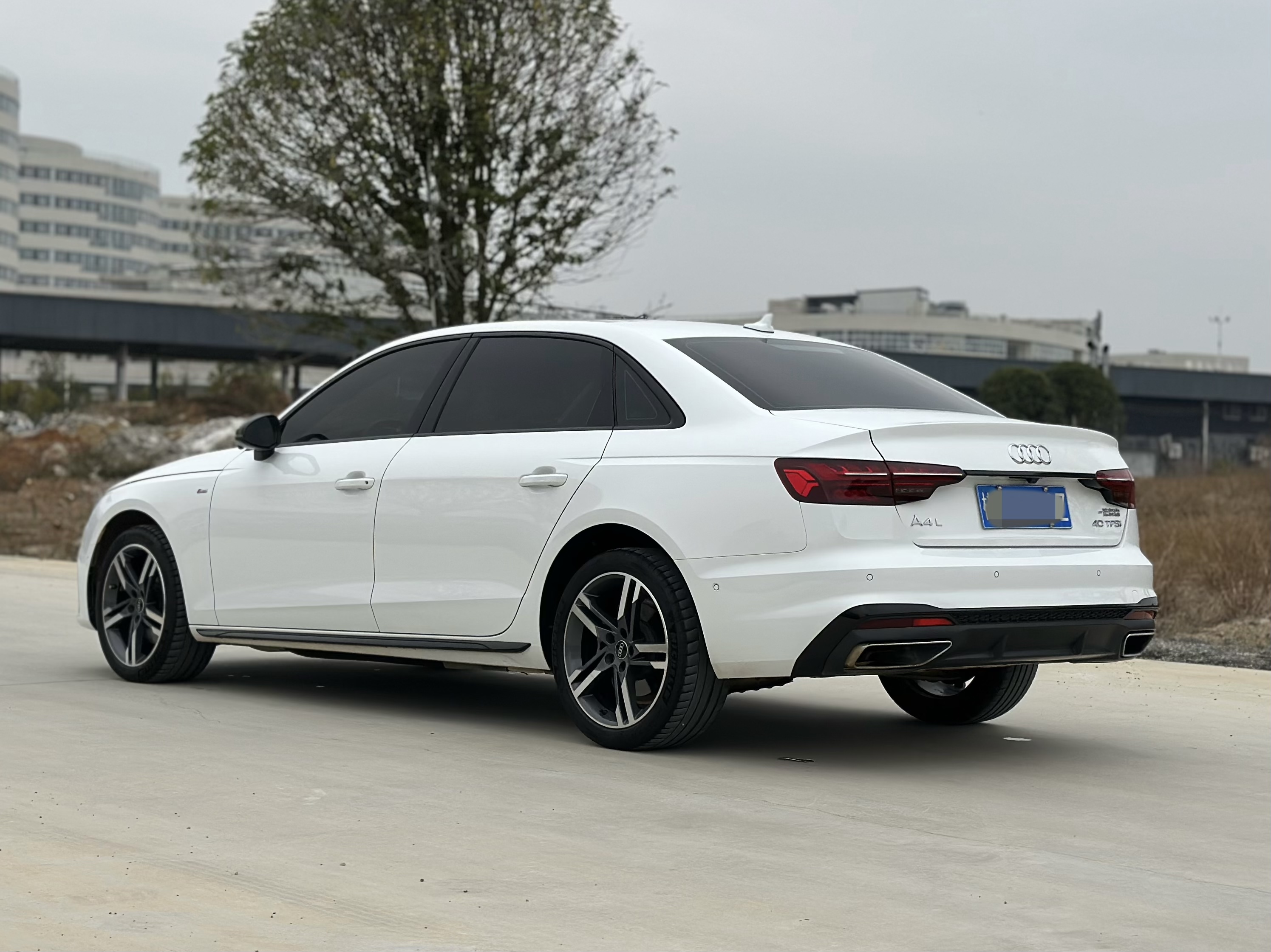 Audi A4L 2023 immagine di auto #6