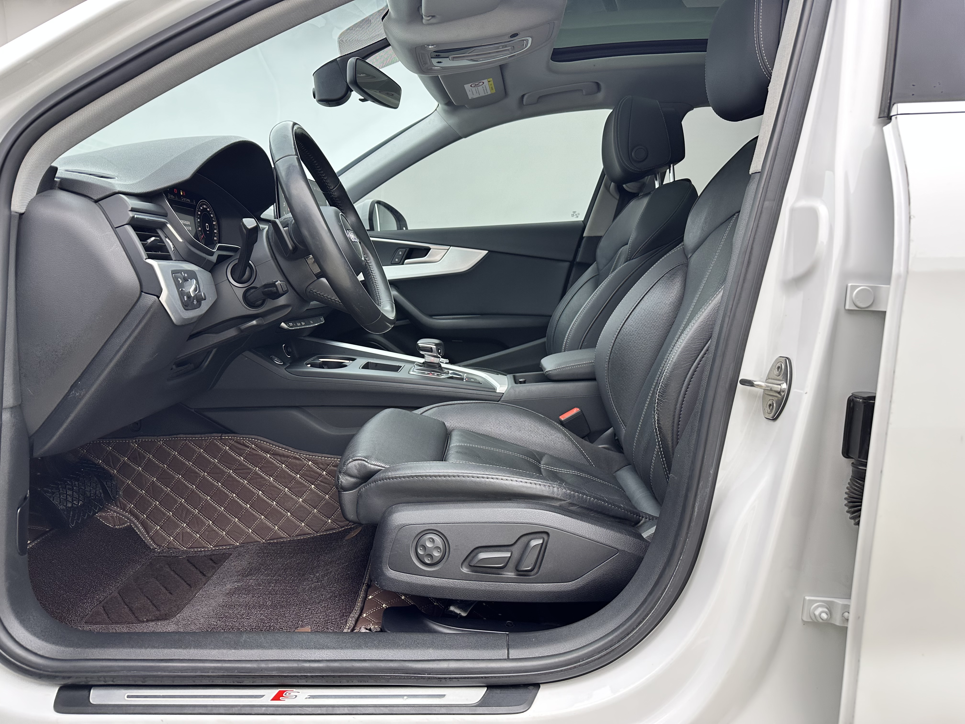 Audi A4L 2022 car image #6