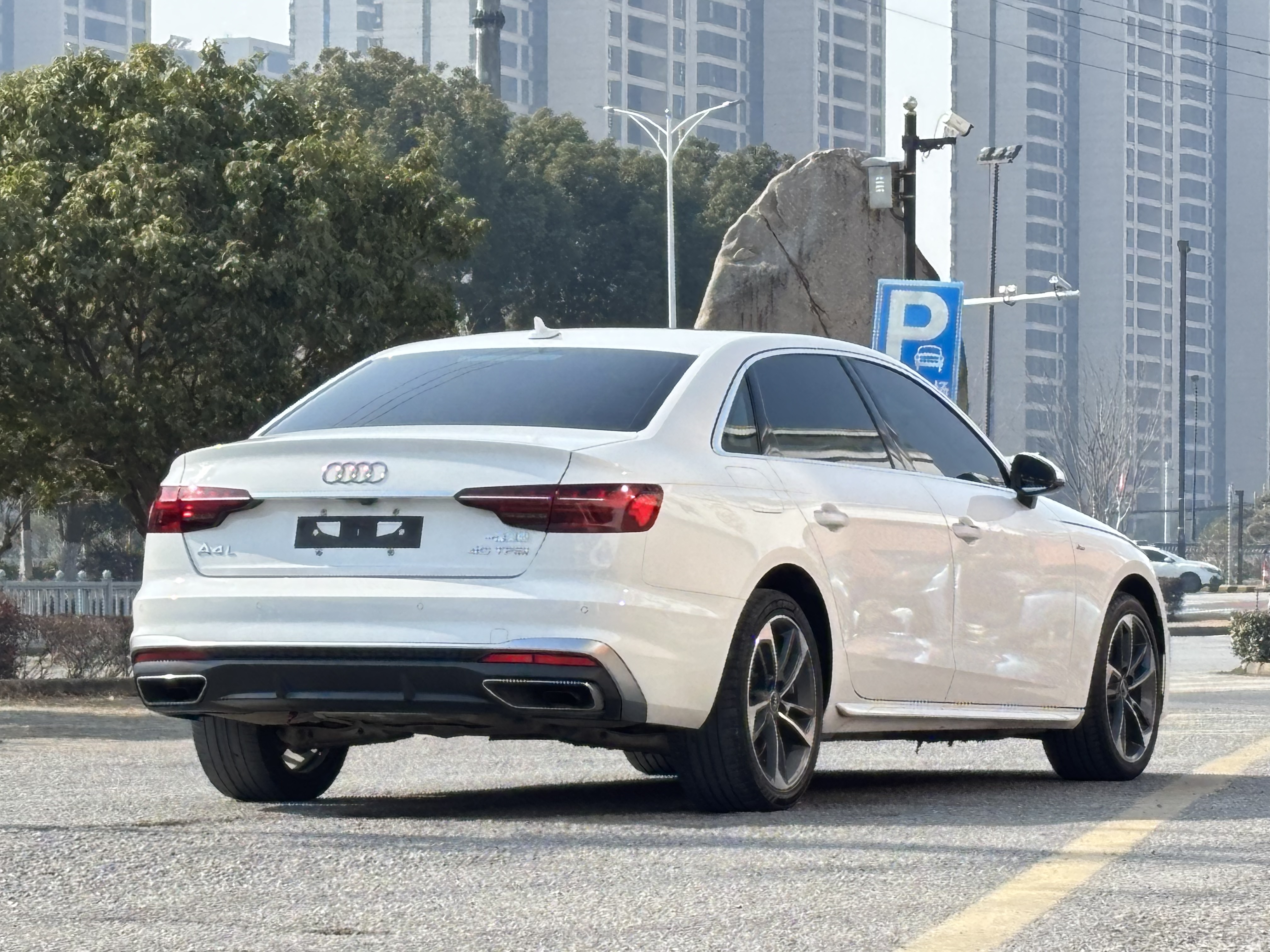 Audi A4L 2022 car image #6